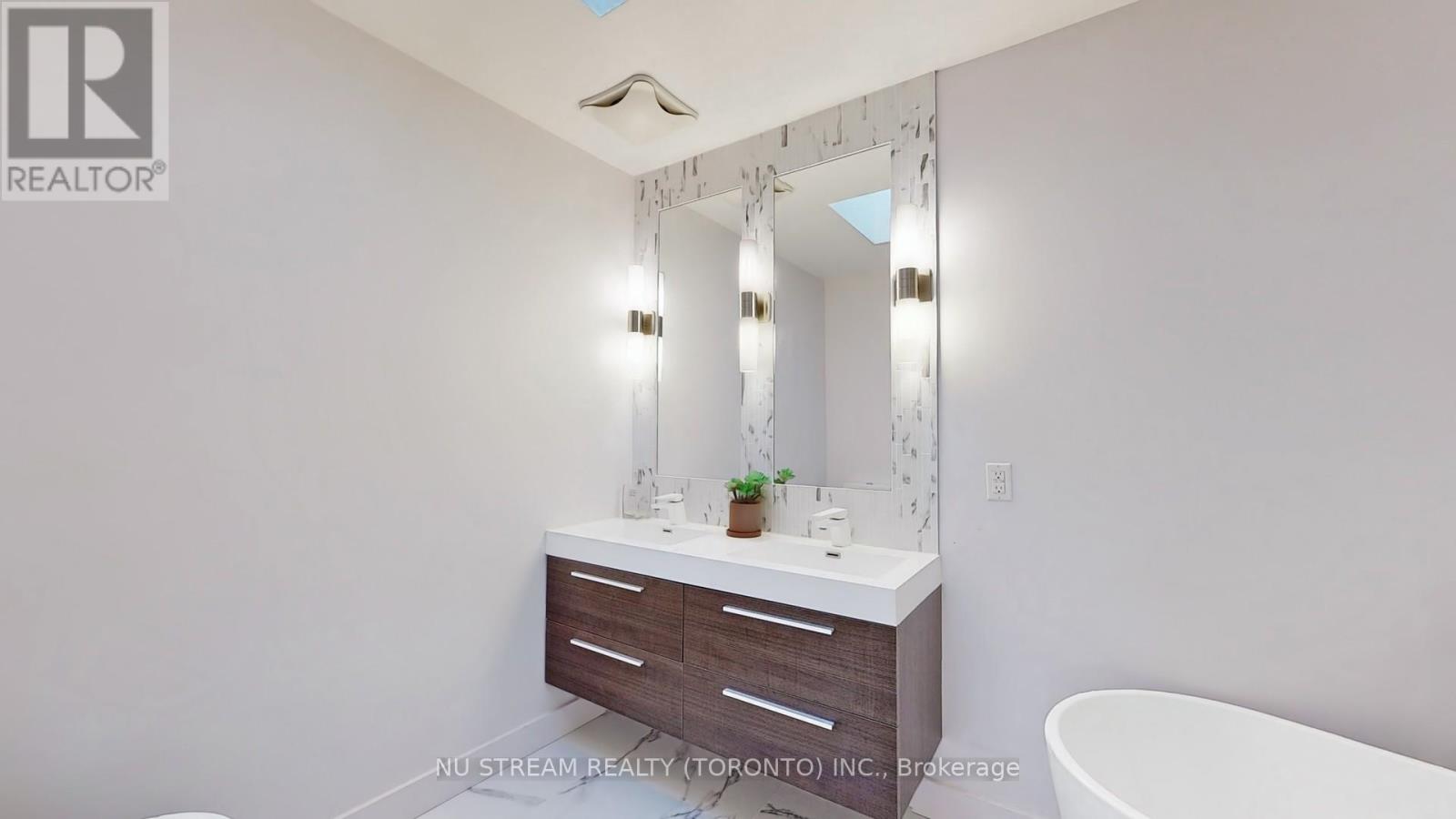 15 Bond Crescent, Richmond Hill, Ontario L4E 3K2 - Photo 25 - N13699122