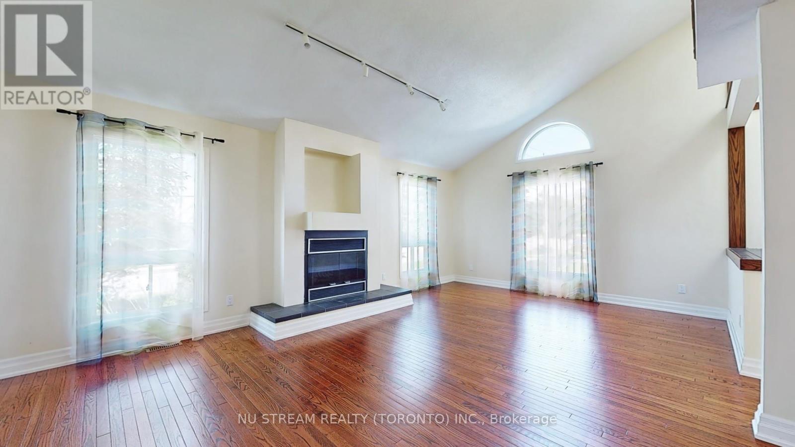 15 Bond Crescent, Richmond Hill, Ontario L4E 3K2 - Photo 3 - N13699122