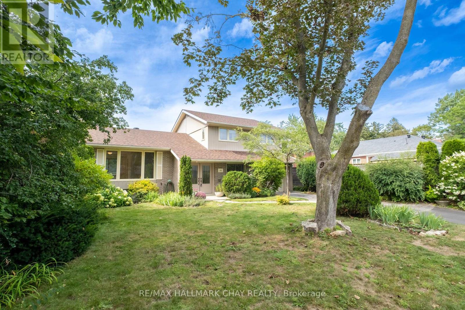 44 AMELIA STREET, Barrie, Ontario