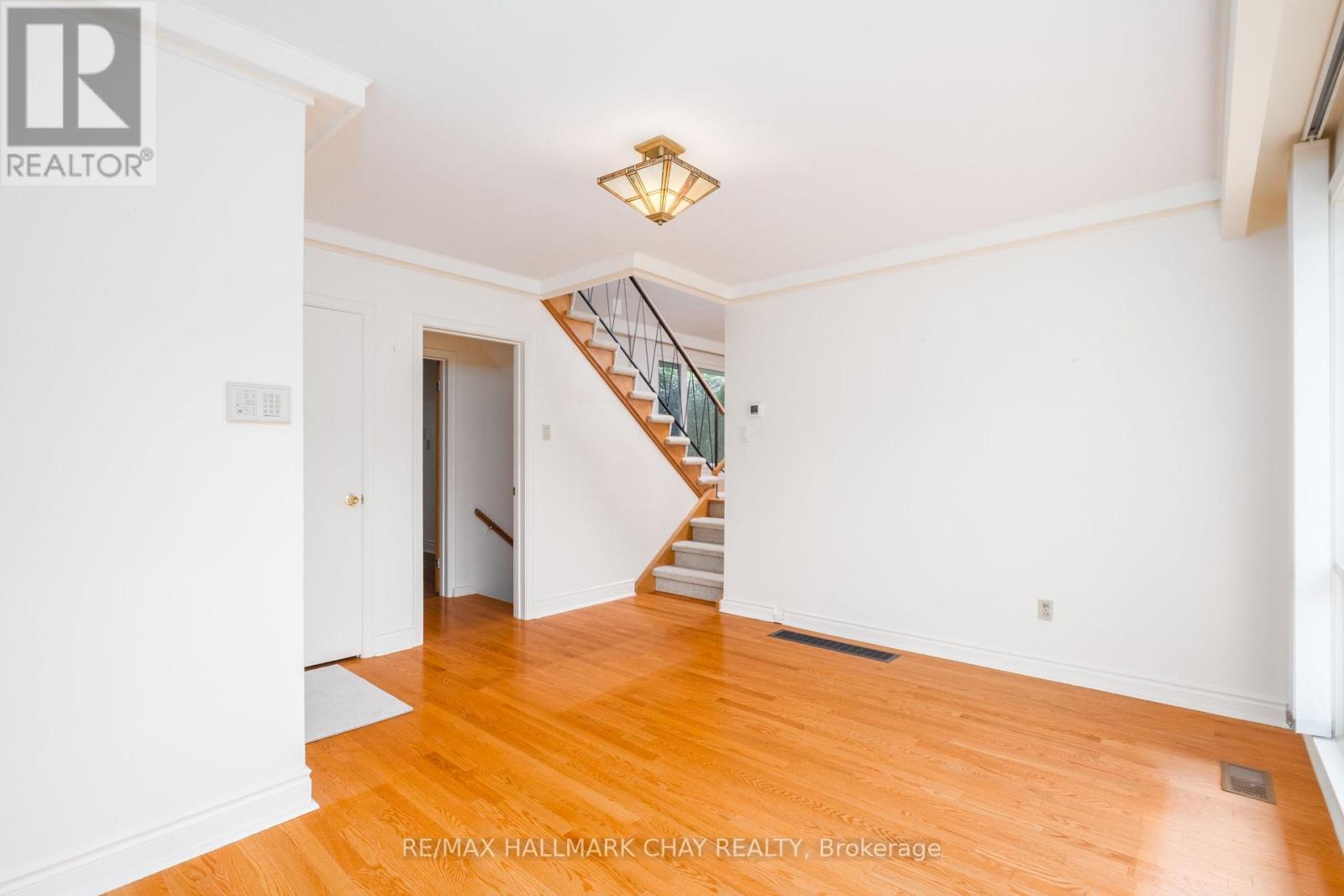 44 Amelia Street, Barrie, Ontario  L4M 1M6 - Photo 11 - S13699088