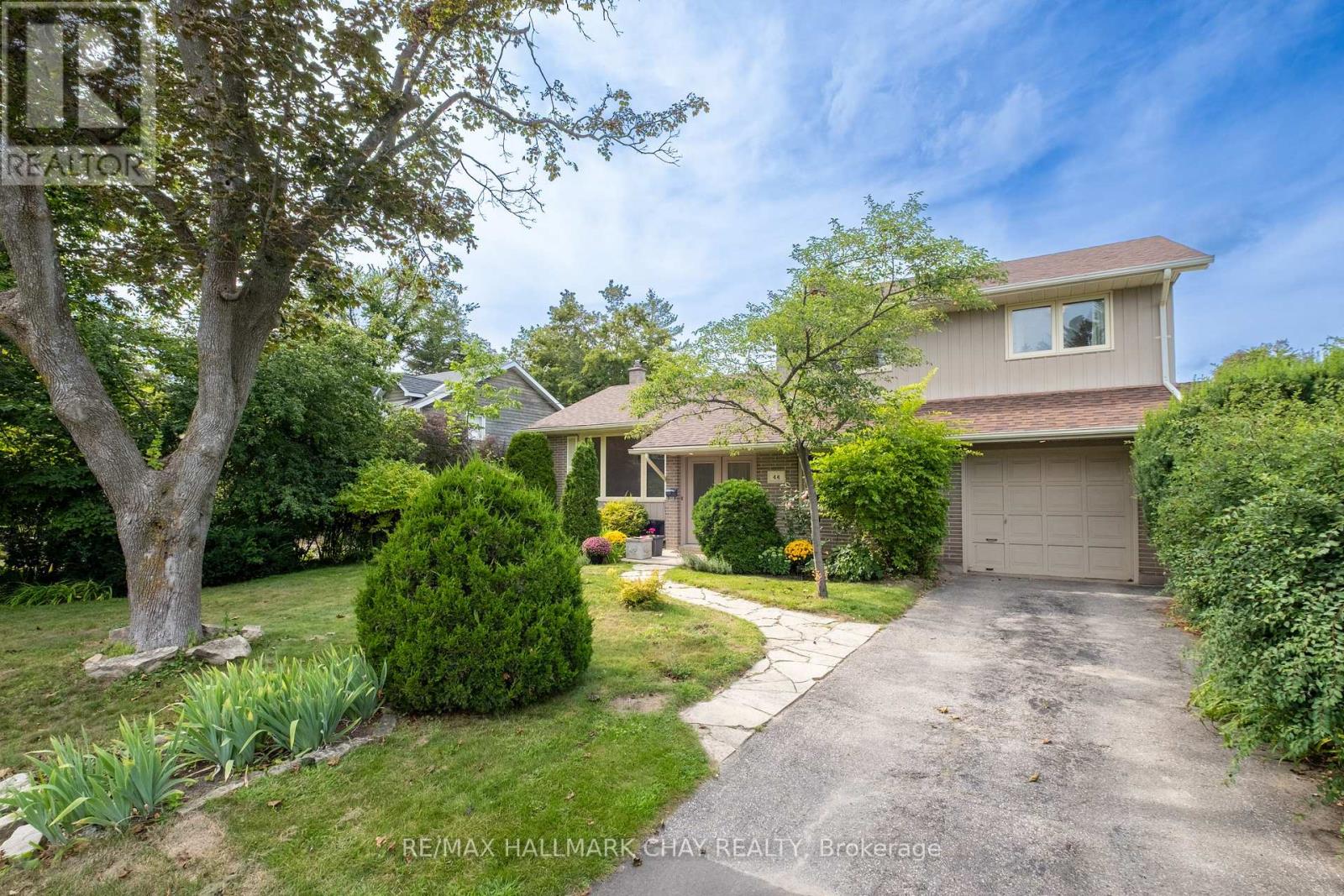 44 Amelia Street, Barrie, Ontario  L4M 1M6 - Photo 4 - S13699088