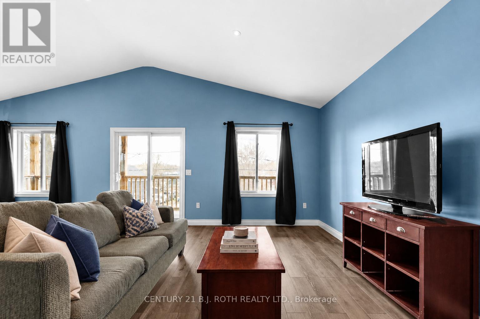 102 Dunlop Street, Orillia, Ontario L3V 5P4 - Photo 5 - S13699162