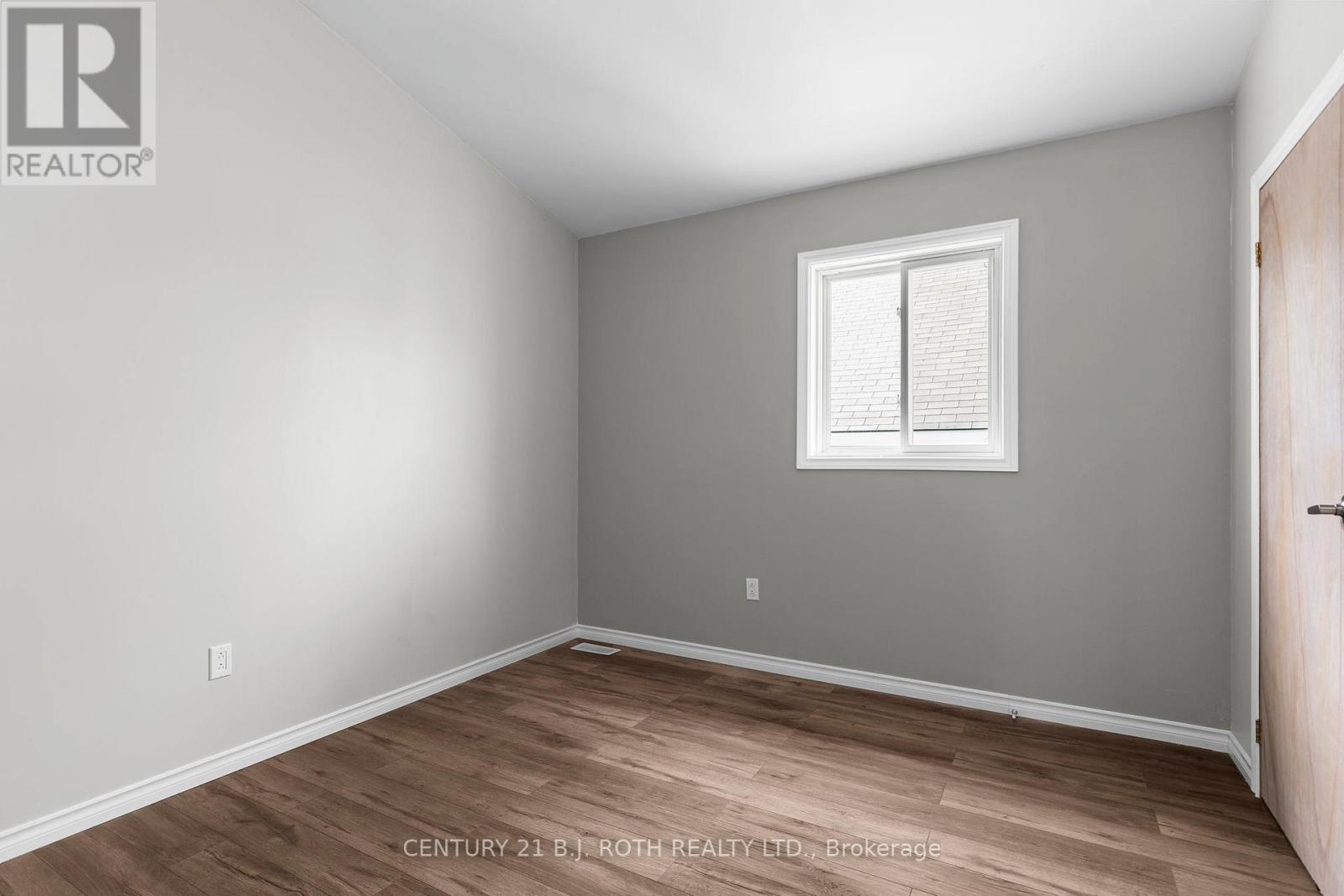 102 Dunlop Street, Orillia, Ontario L3V 5P4 - Photo 7 - S13699162