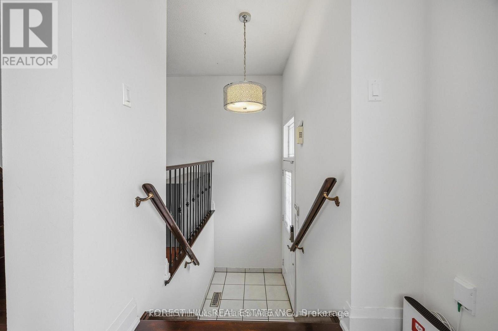 110 Foxfield Crescent, Vaughan, Ontario  L4K 5E9 - Photo 4 - N13622530