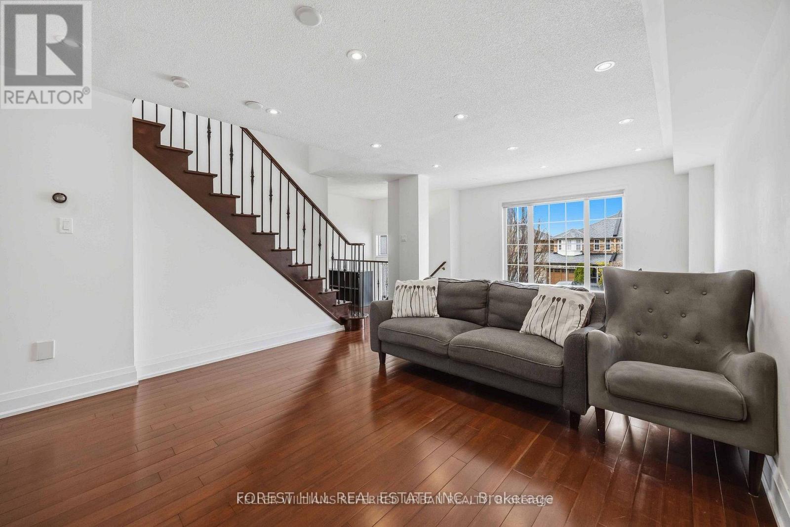 110 Foxfield Crescent, Vaughan, Ontario  L4K 5E9 - Photo 6 - N13622530