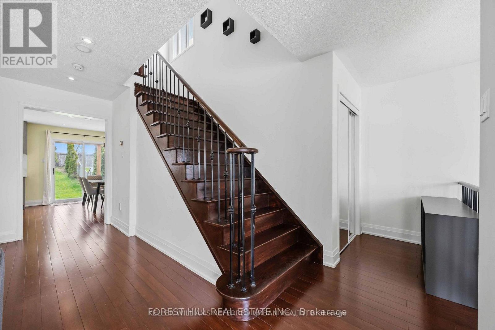 110 Foxfield Crescent, Vaughan, Ontario  L4K 5E9 - Photo 5 - N13622530