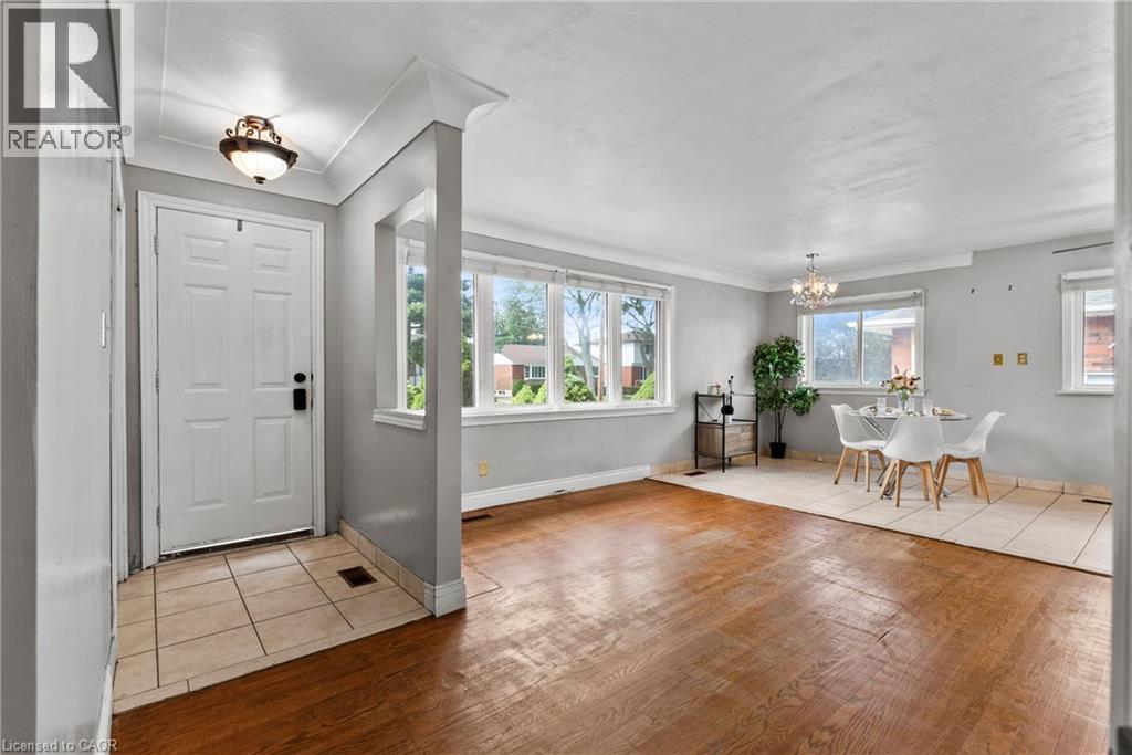 143 West 25th Street, Hamilton, Ontario  L9C 4X4 - Photo 4 - 40855172