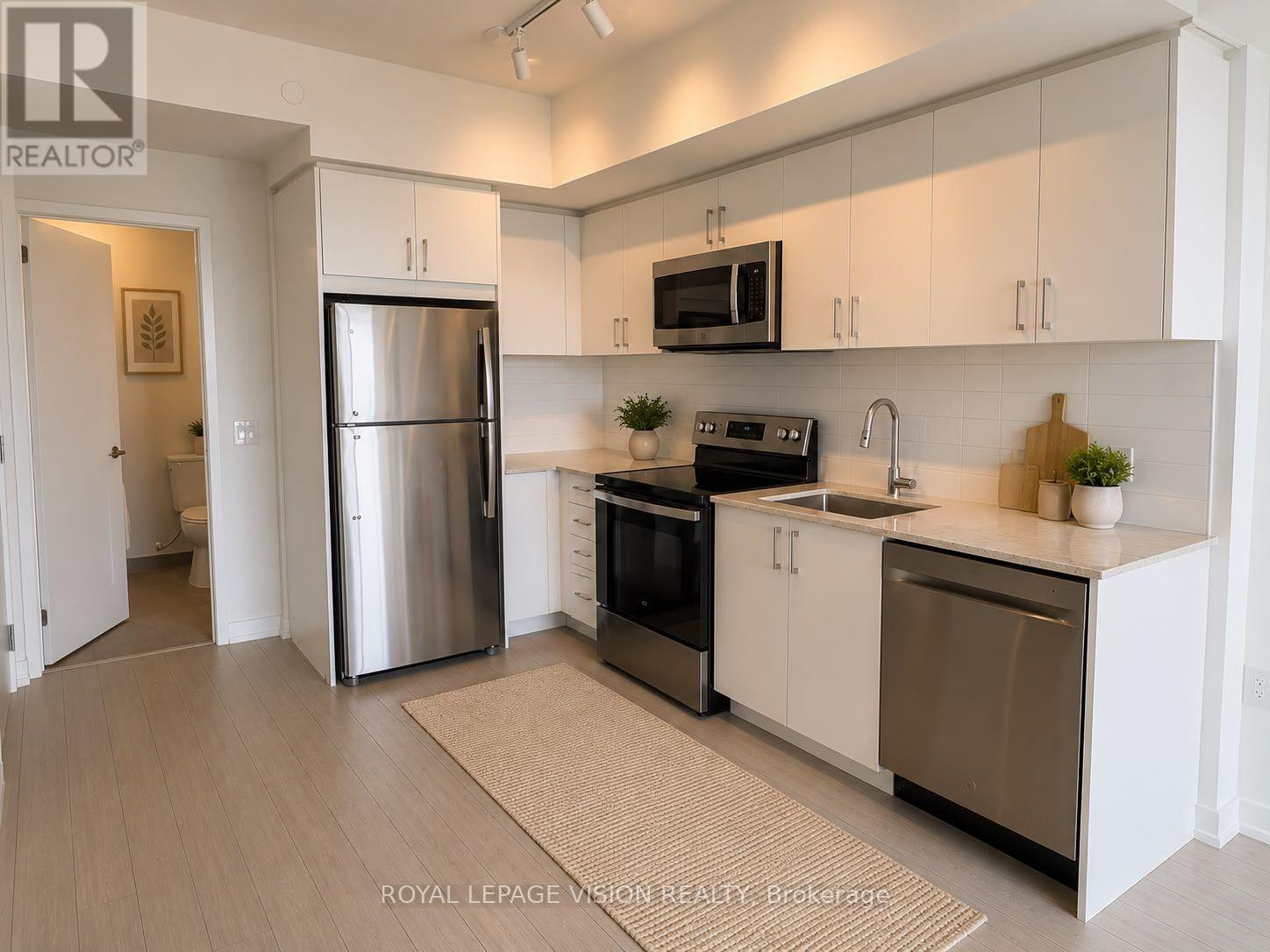2014 - 4010 Eglinton Avenue W, Toronto, Ontario  M9A 0G5 - Photo 3 - W13698400