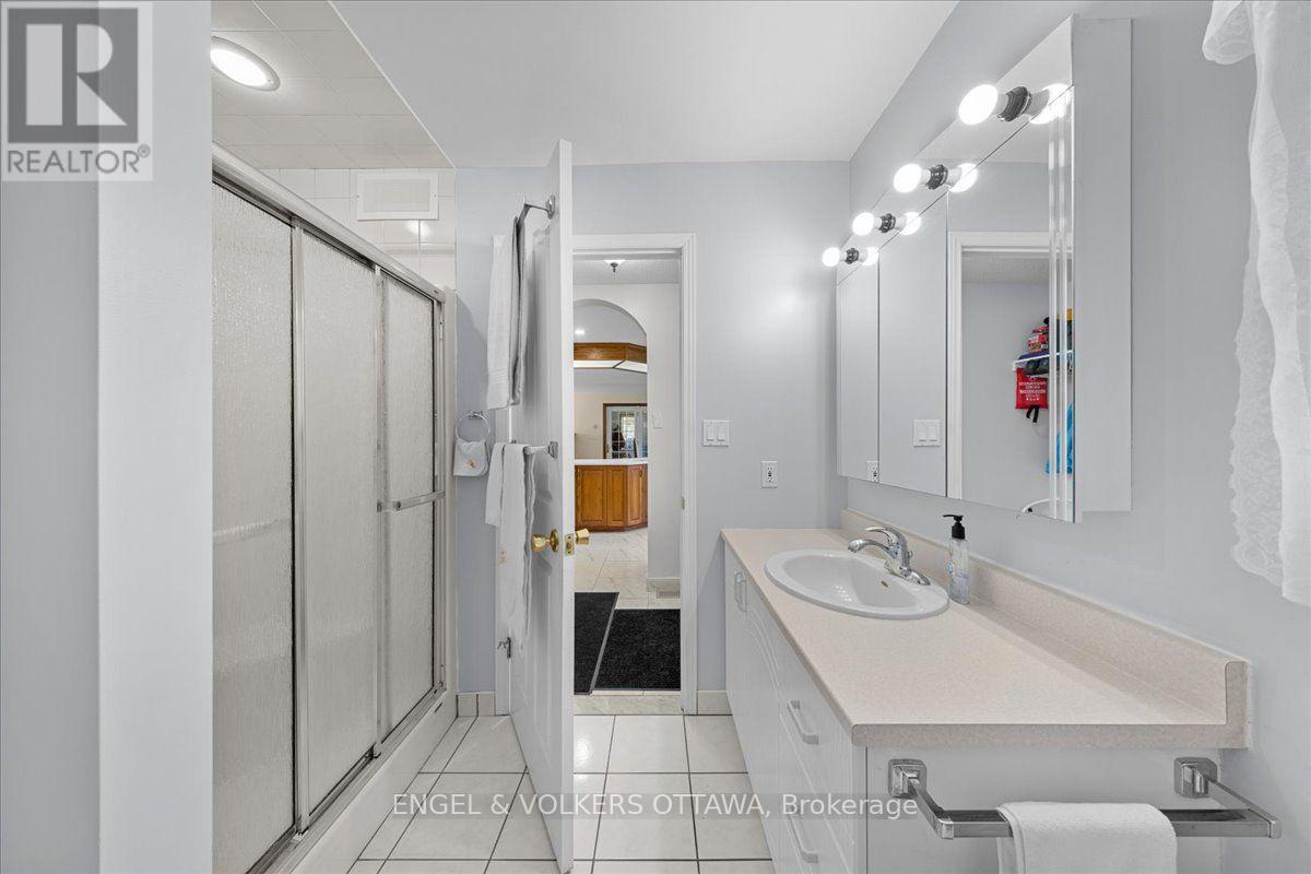 3805 Big Rideau Lake Road, Rideau Lakes, Ontario  K0G 1V0 - Photo 22 - X13597056