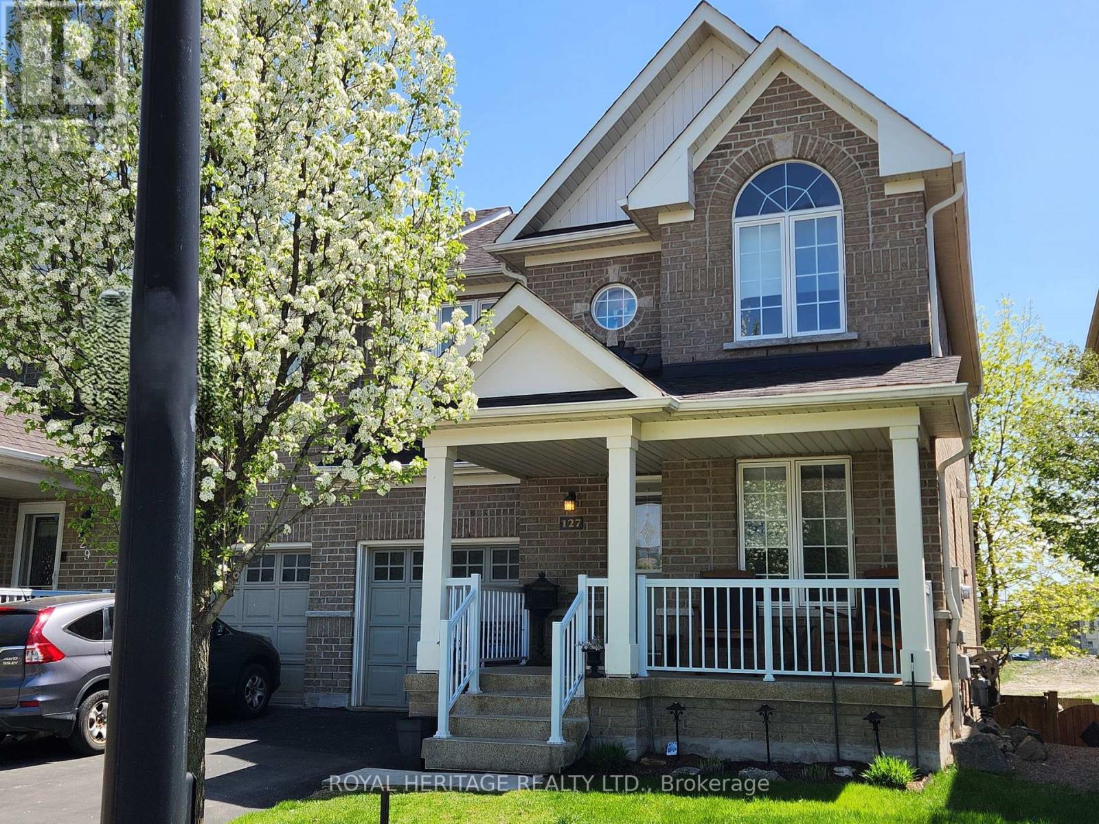 127 Knapton Drive, Newmarket, Ontario  L3X 3B3 - Photo 2 - N13077408