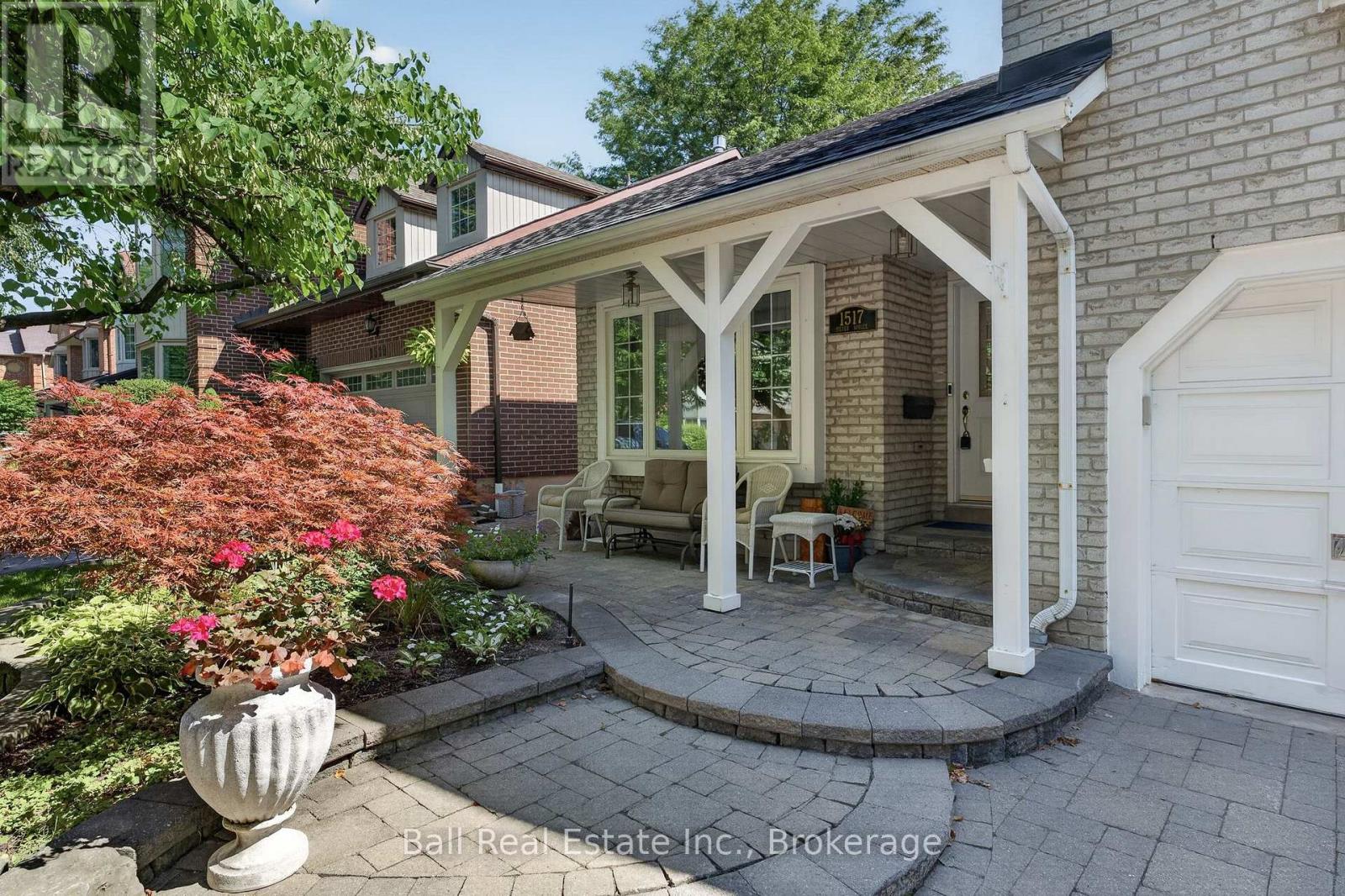 1517 Silver Spruce Drive, Pickering, Ontario  L1V 5G9 - Photo 3 - E13699238
