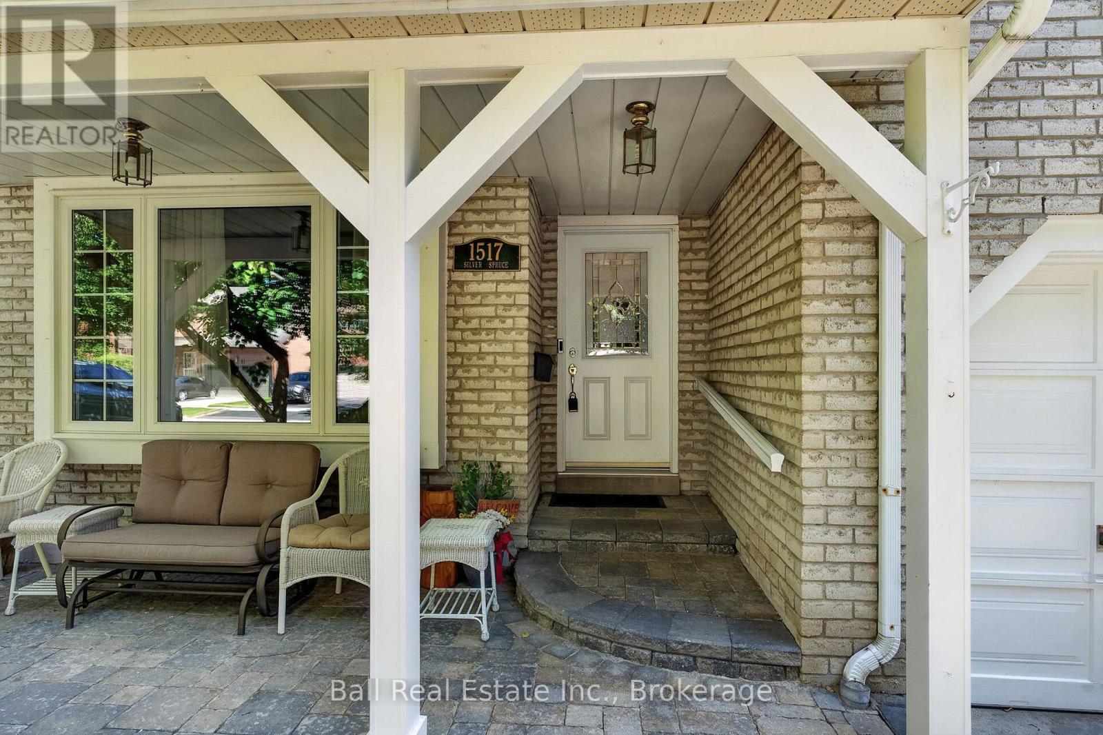 1517 Silver Spruce Drive, Pickering, Ontario  L1V 5G9 - Photo 4 - E13699238