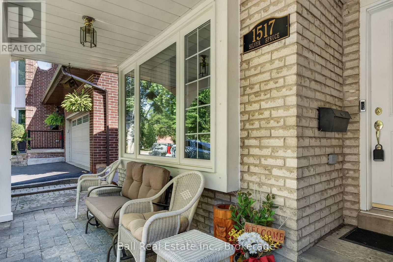 1517 Silver Spruce Drive, Pickering, Ontario  L1V 5G9 - Photo 5 - E13699238