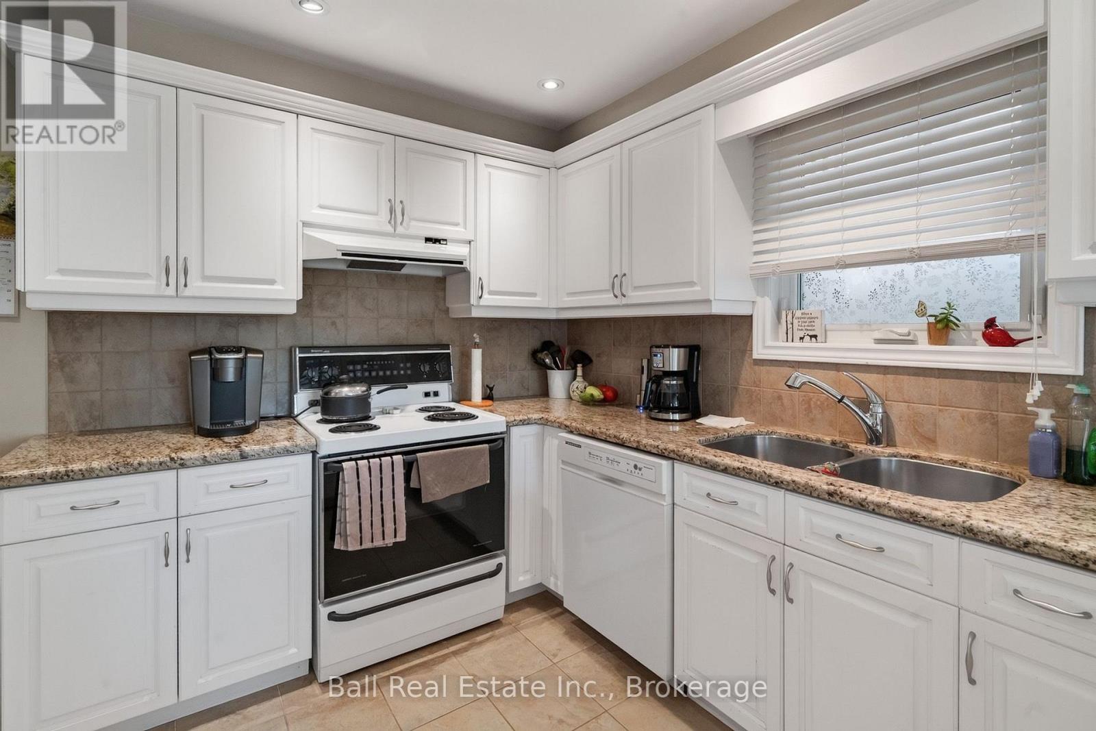 1517 Silver Spruce Drive, Pickering, Ontario  L1V 5G9 - Photo 8 - E13699238