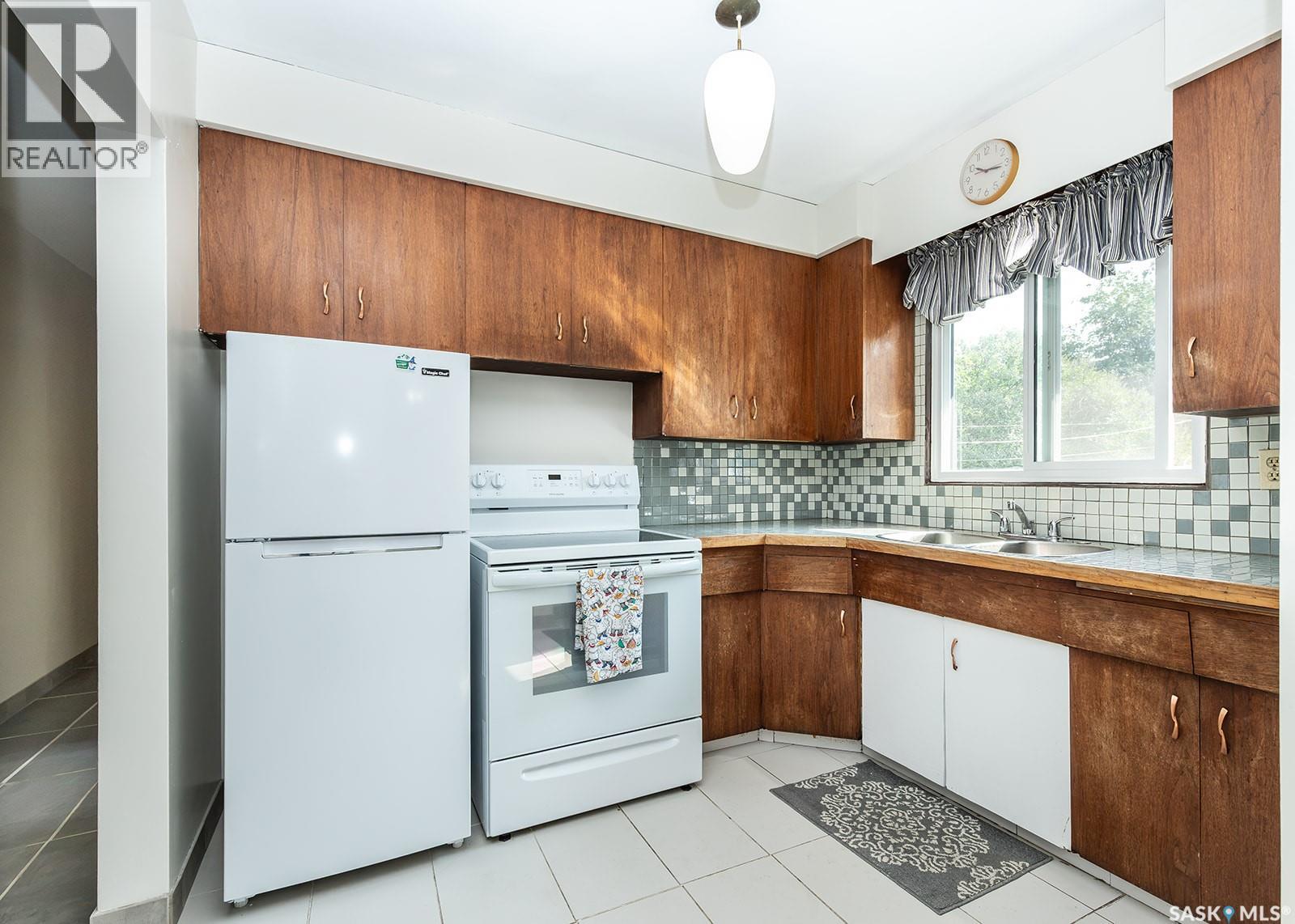 2113 Louise Avenue, Saskatoon, Saskatchewan  S7J 3K2 - Photo 4 - SK046243