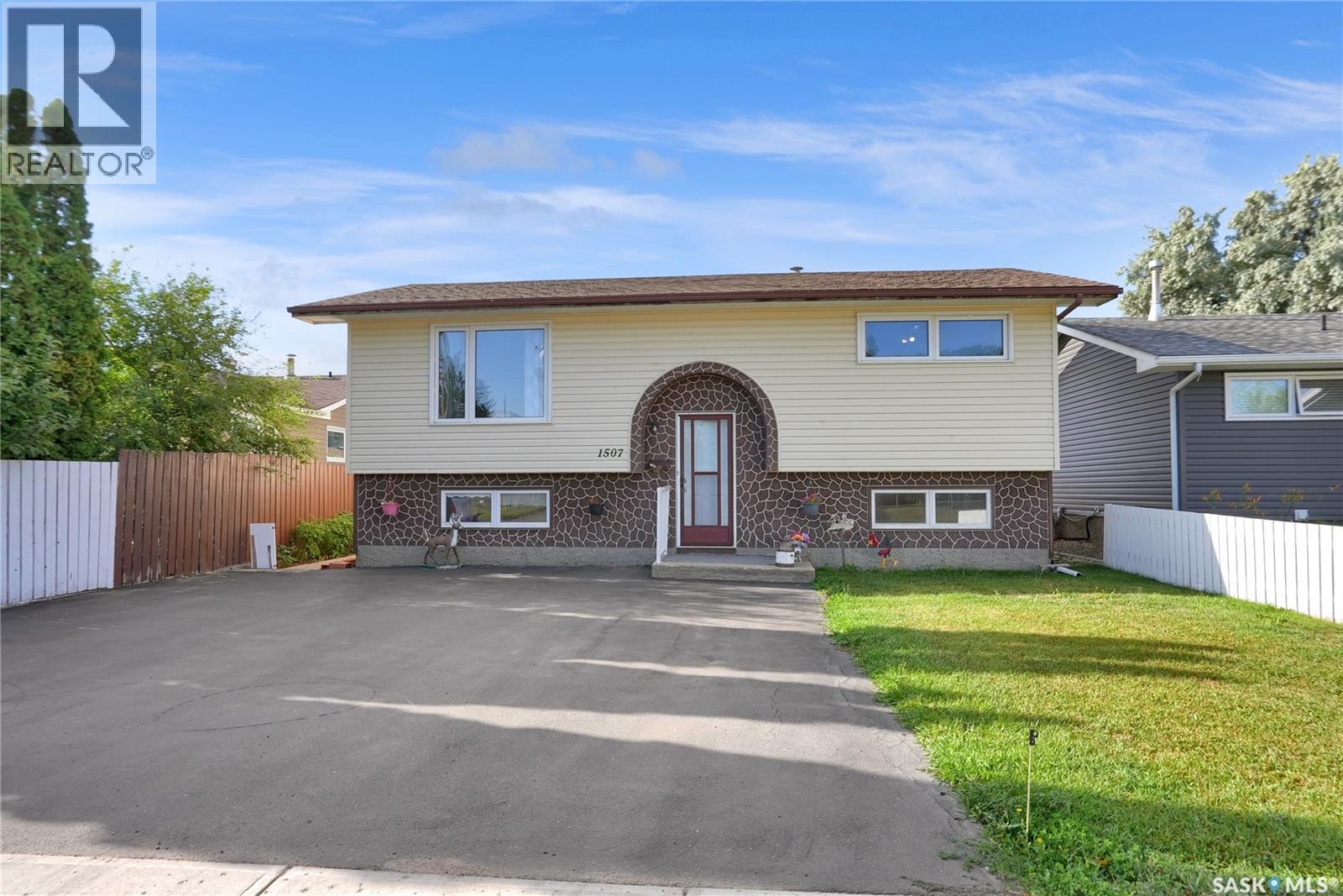1507 Caribou Street W, Moose Jaw, Saskatchewan  S6H 7N5 - Photo 1 - SK046045