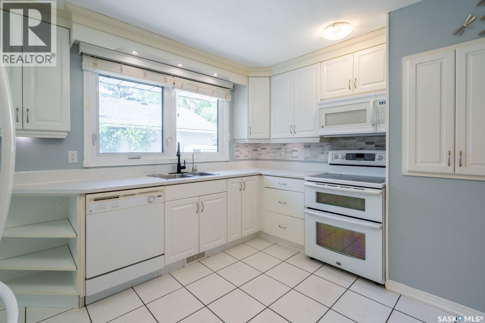 24 Mayfair Crescent, Regina, Saskatchewan  S4S 4H5 - Photo 11 - SK046031