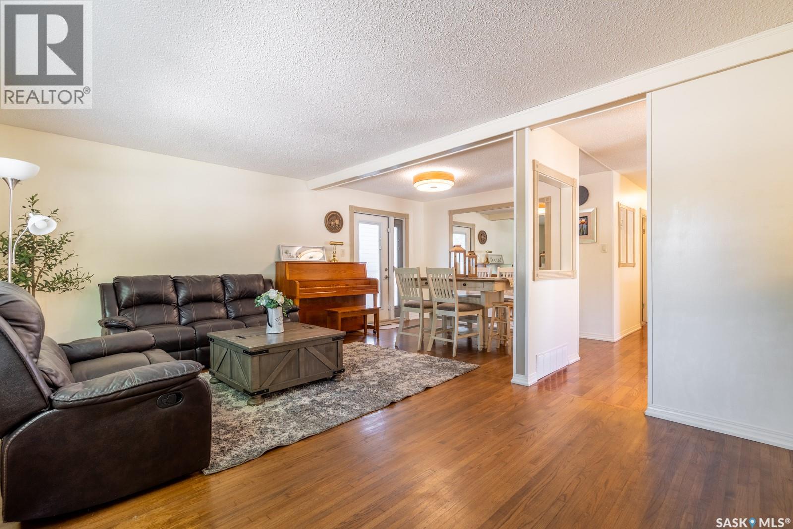 24 Mayfair Crescent, Regina, Saskatchewan  S4S 4H5 - Photo 3 - SK046031