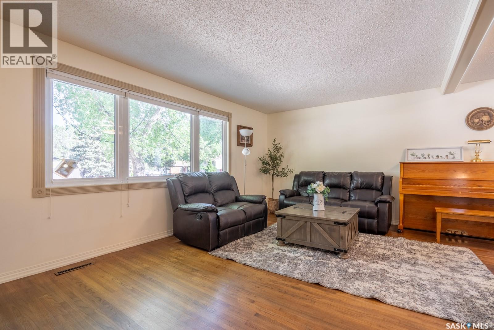 24 Mayfair Crescent, Regina, Saskatchewan  S4S 4H5 - Photo 6 - SK046031