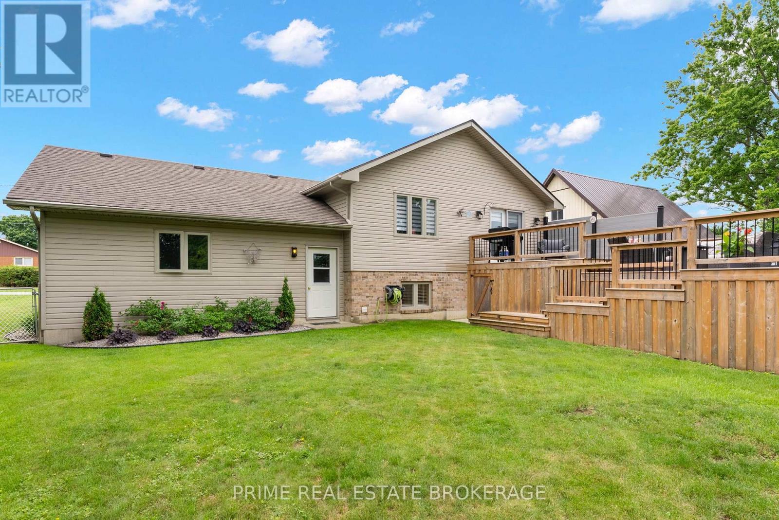 24 Queen Street W, Lambton Shores, Ontario  N0N 1J0 - Photo 44 - X13699350