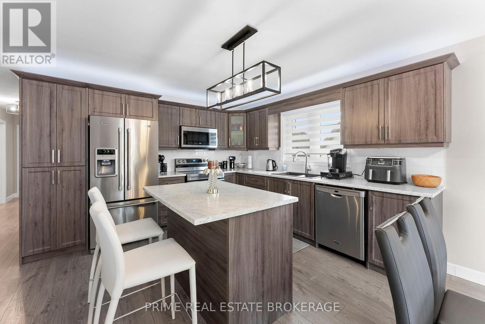 24 Queen Street W, Lambton Shores, Ontario  N0N 1J0 - Photo 9 - X13699350