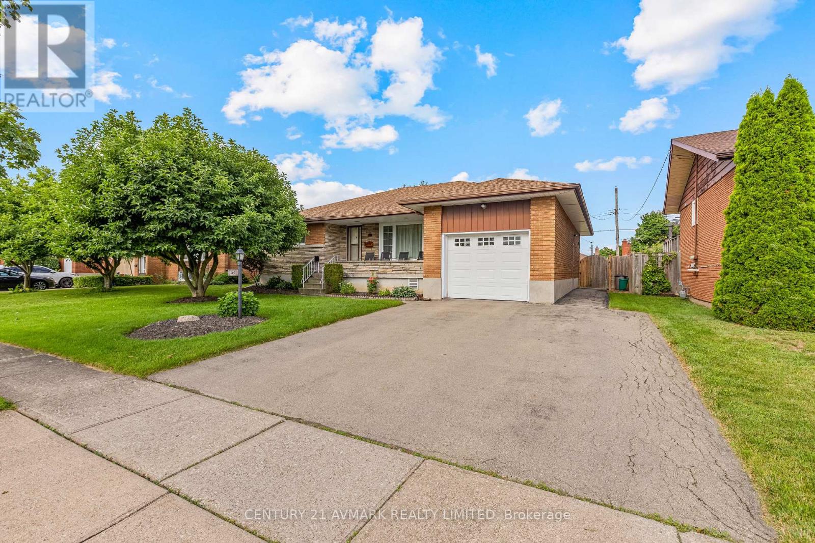 54 CLASSIC AVENUE, Welland, Ontario
