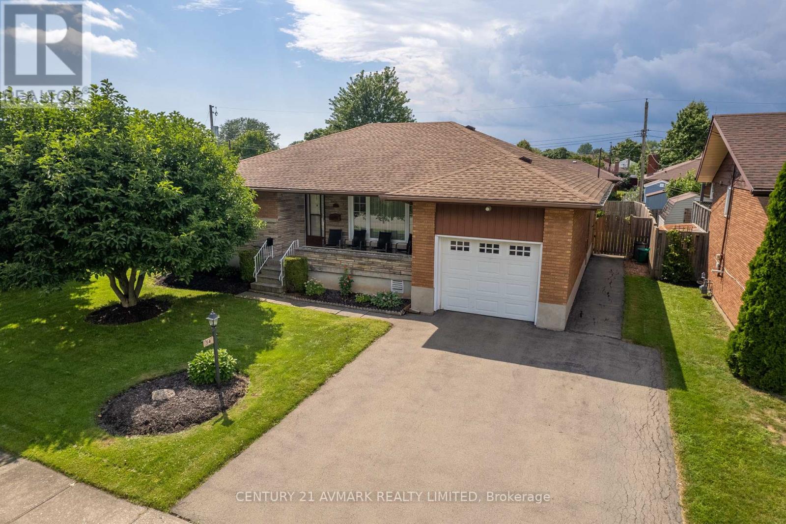 54 Classic Avenue, Welland, Ontario  L3B 1P5 - Photo 2 - X13699220