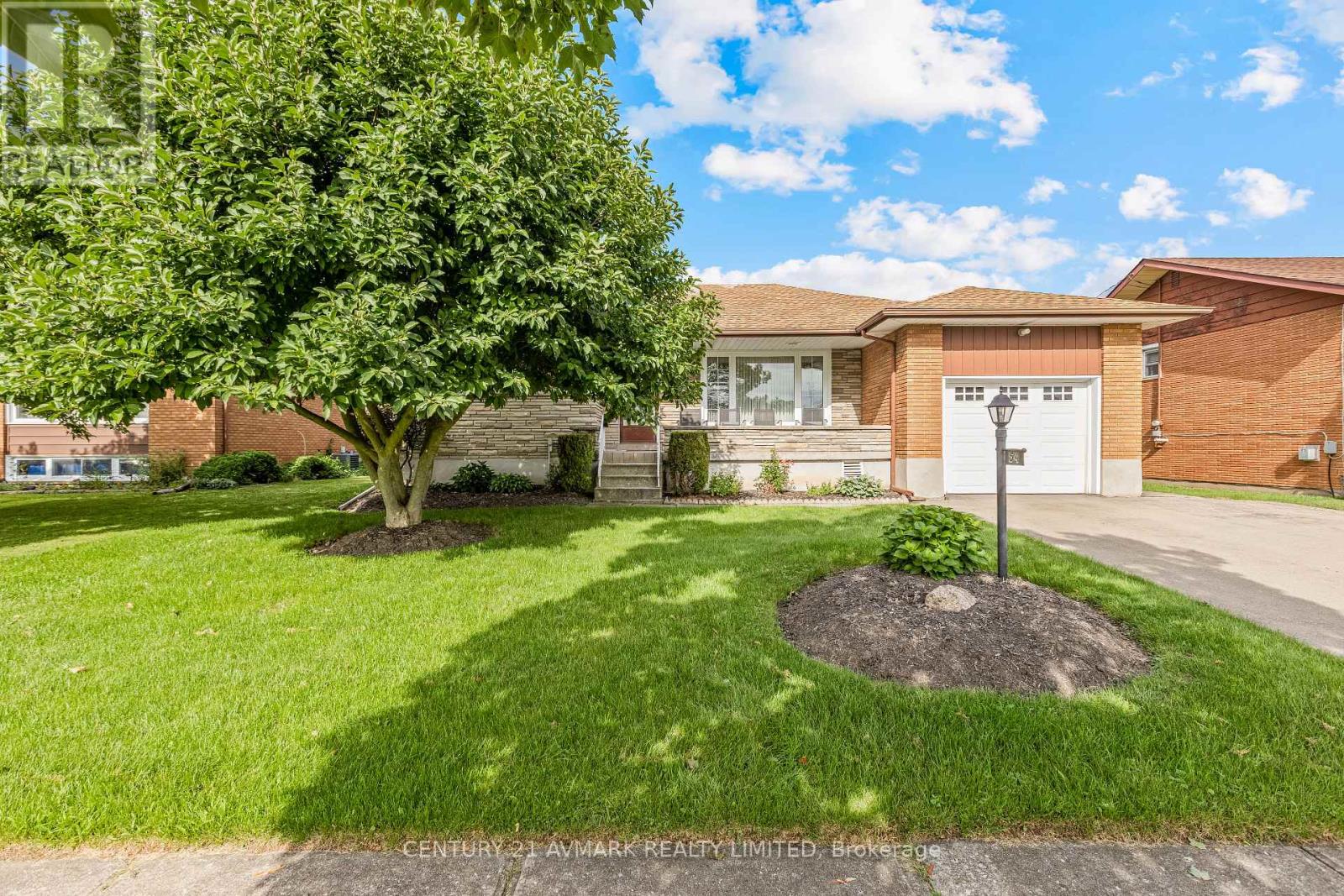 54 Classic Avenue, Welland, Ontario  L3B 1P5 - Photo 3 - X13699220