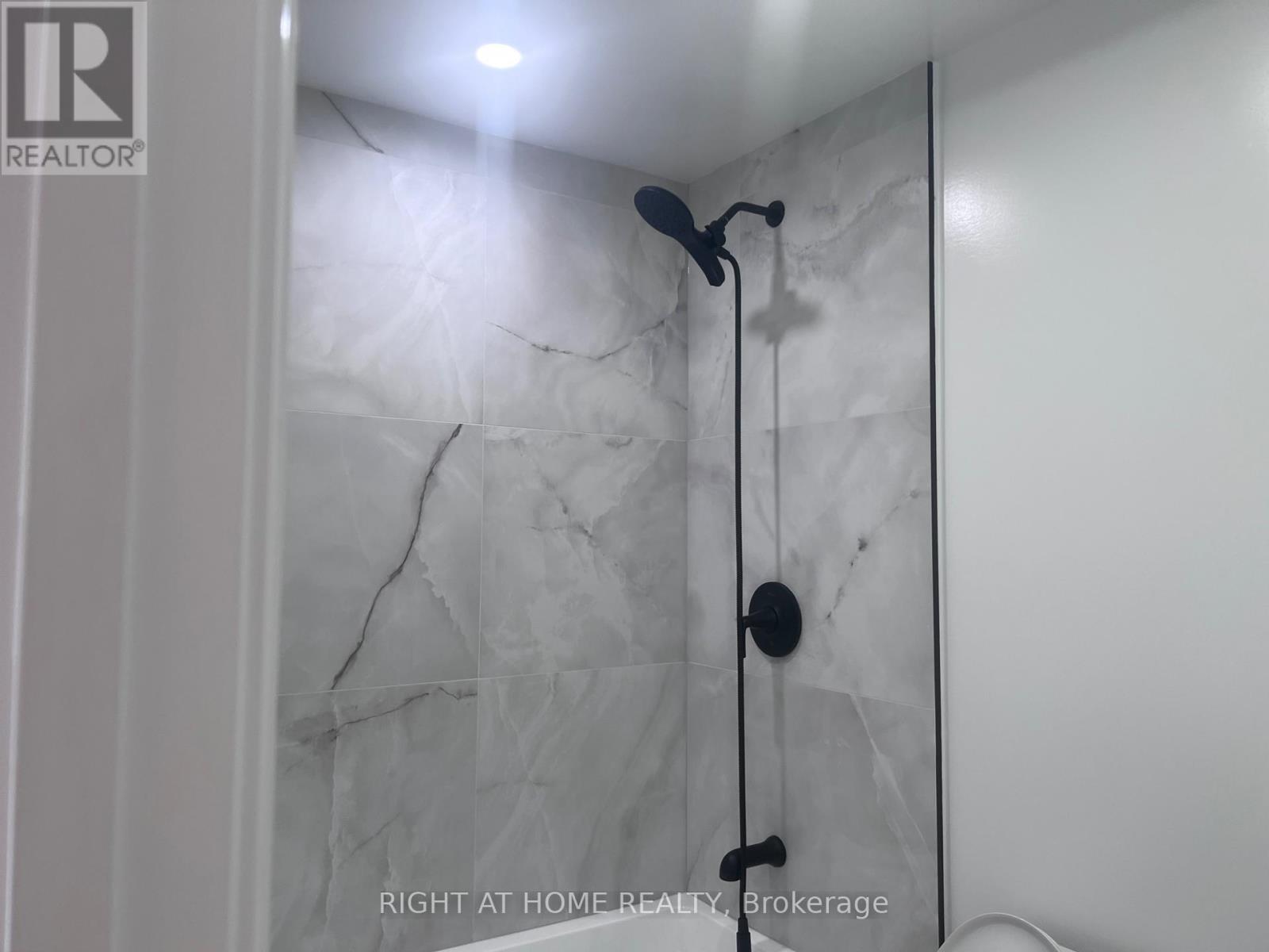 41 Dromore Garden Suite Crescent, Toronto, Ontario  M2R 2H4 - Photo 5 - C13699354