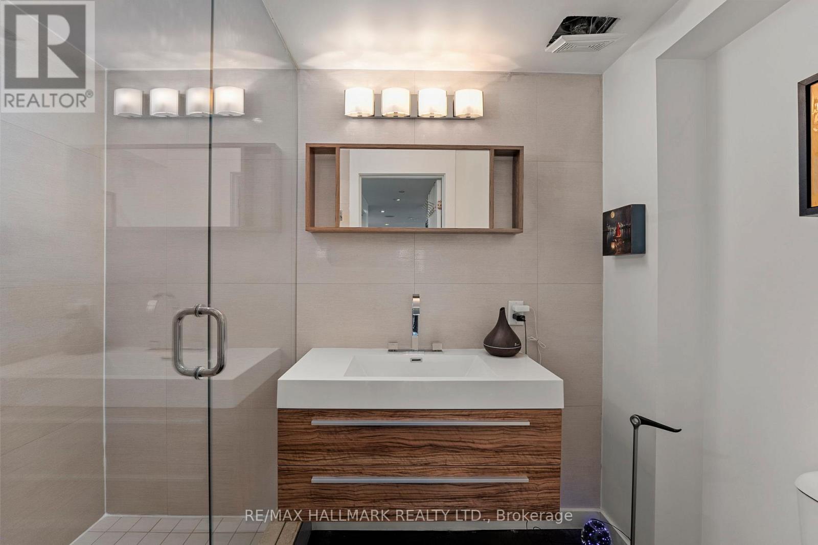 226 - 1173 Dundas Street E, Toronto, Ontario M4M 3P1 - Photo 11 - E13699242