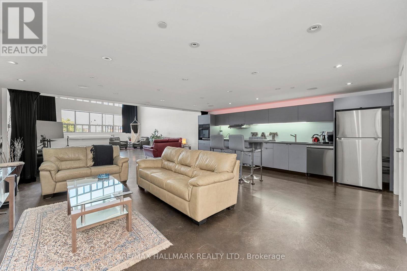 226 - 1173 Dundas Street E, Toronto, Ontario M4M 3P1 - Photo 2 - E13699242