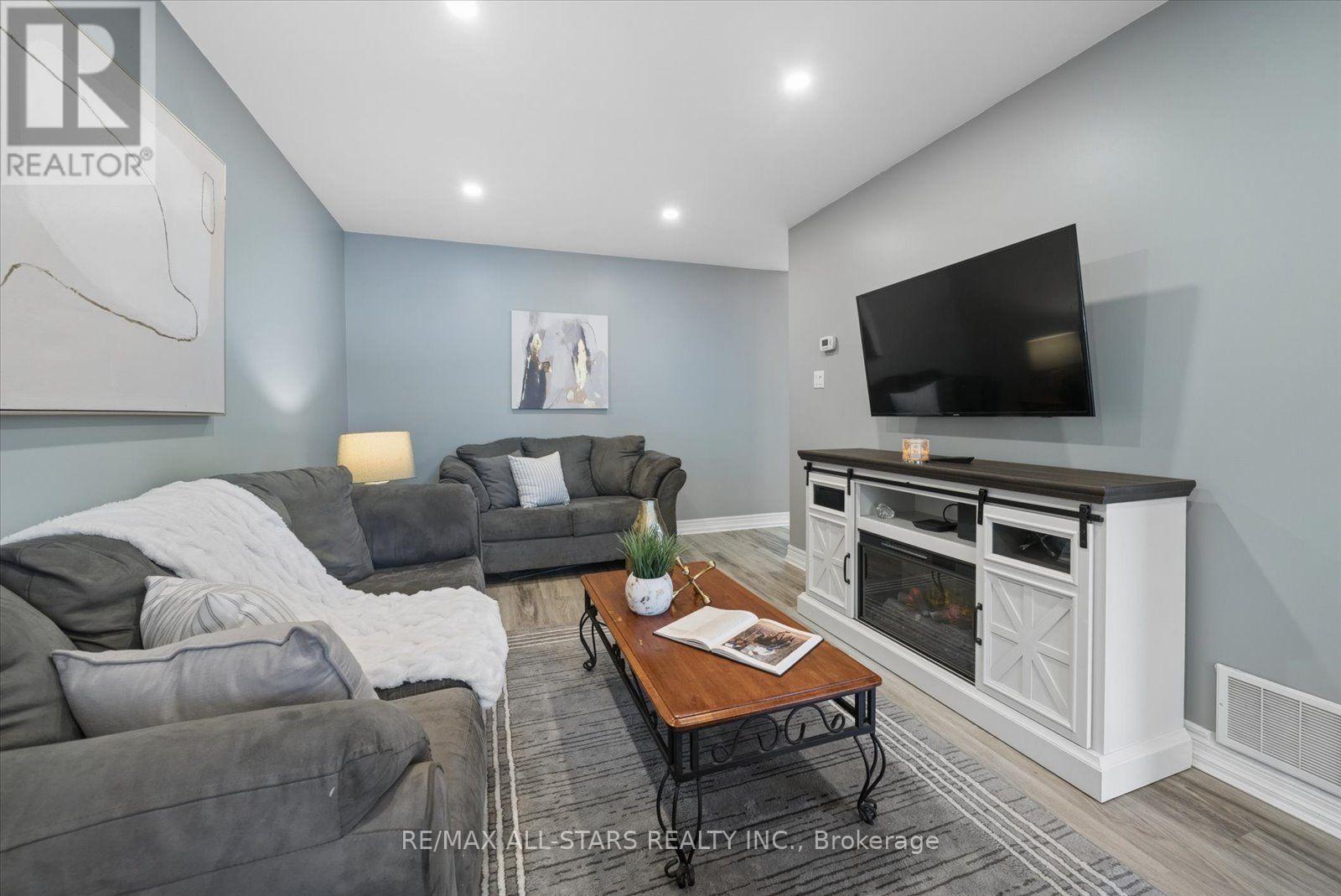 229 Fairwood Drive, Georgina, Ontario  L4P 3Y5 - Photo 6 - N13699202