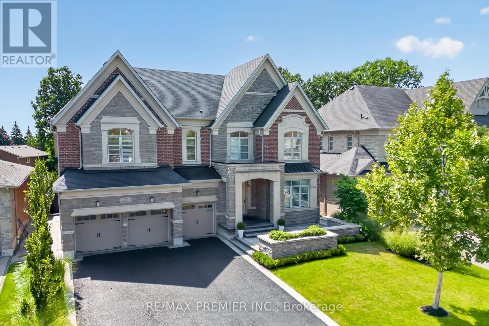 31 Sarracini Crescent, Vaughan, Ontario  L4L 3S9 - Photo 1 - N13699222
