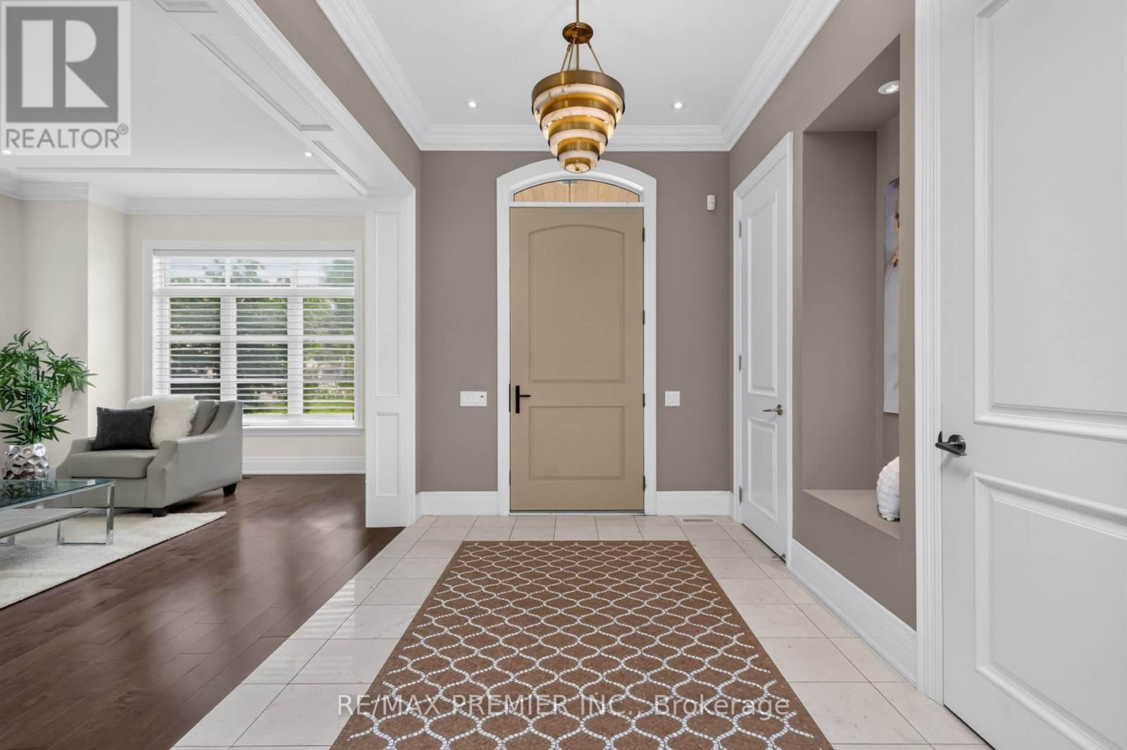 31 Sarracini Crescent, Vaughan, Ontario  L4L 3S9 - Photo 3 - N13699222