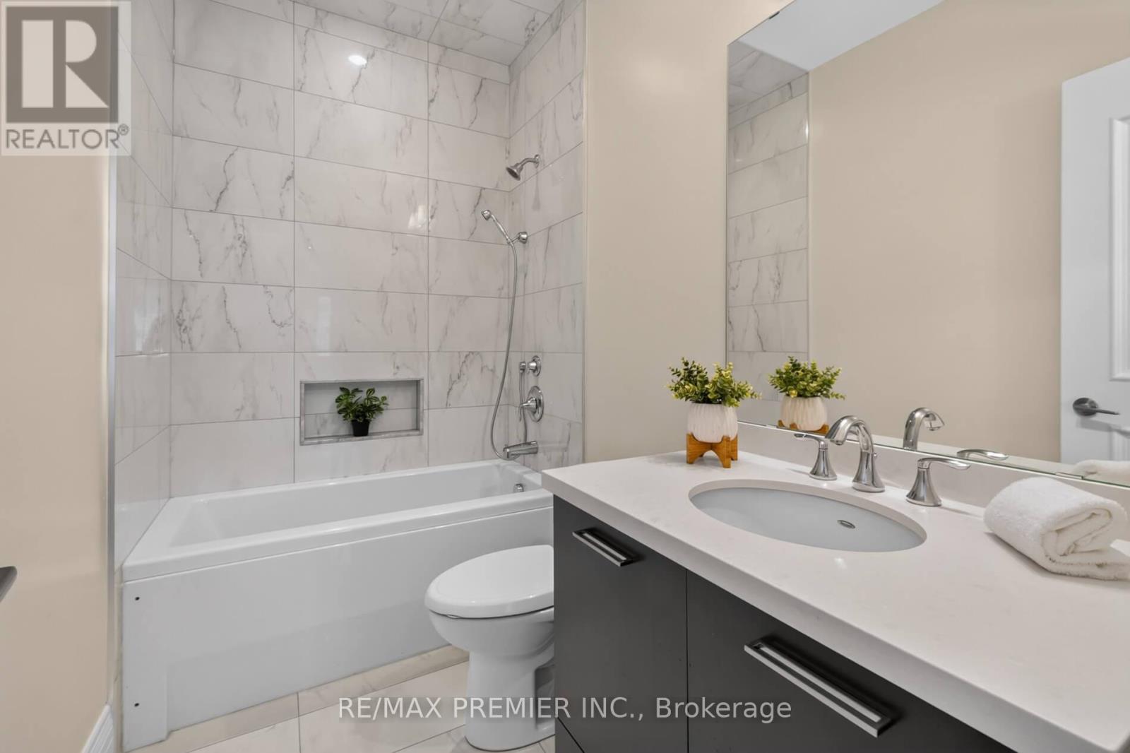 31 Sarracini Crescent, Vaughan, Ontario  L4L 3S9 - Photo 34 - N13699222