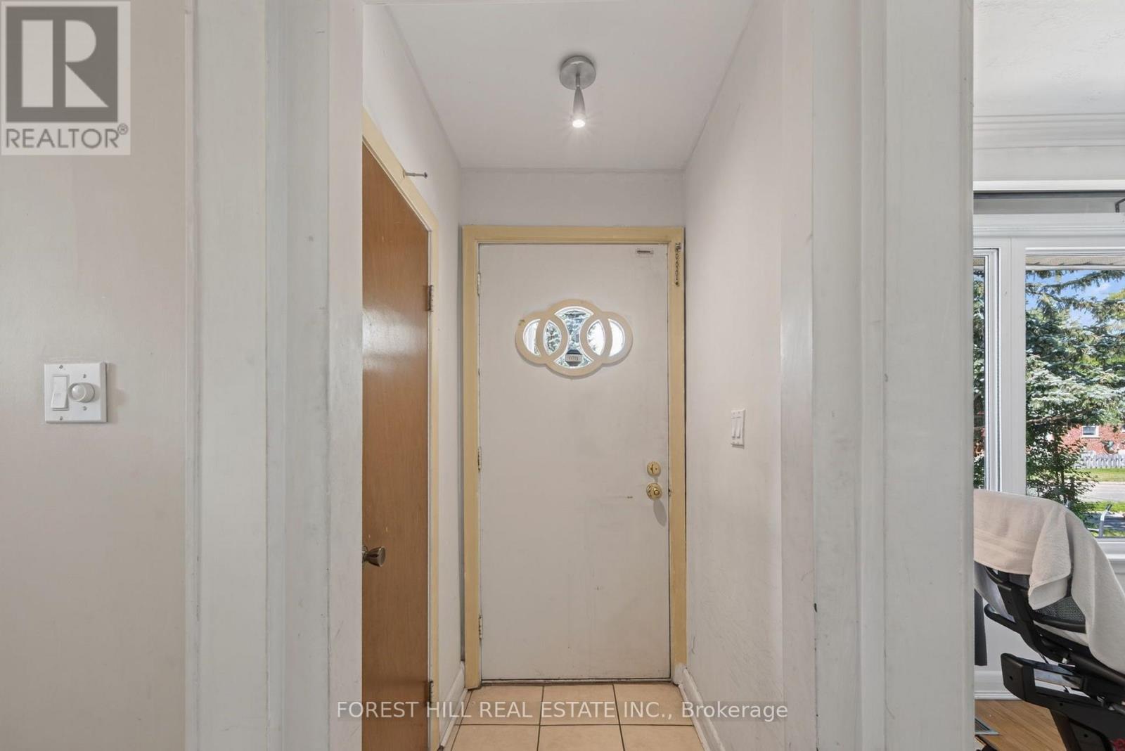 361 Blue Grass Boulevard, Richmond Hill, Ontario  L4C 3H3 - Photo 3 - N13699270