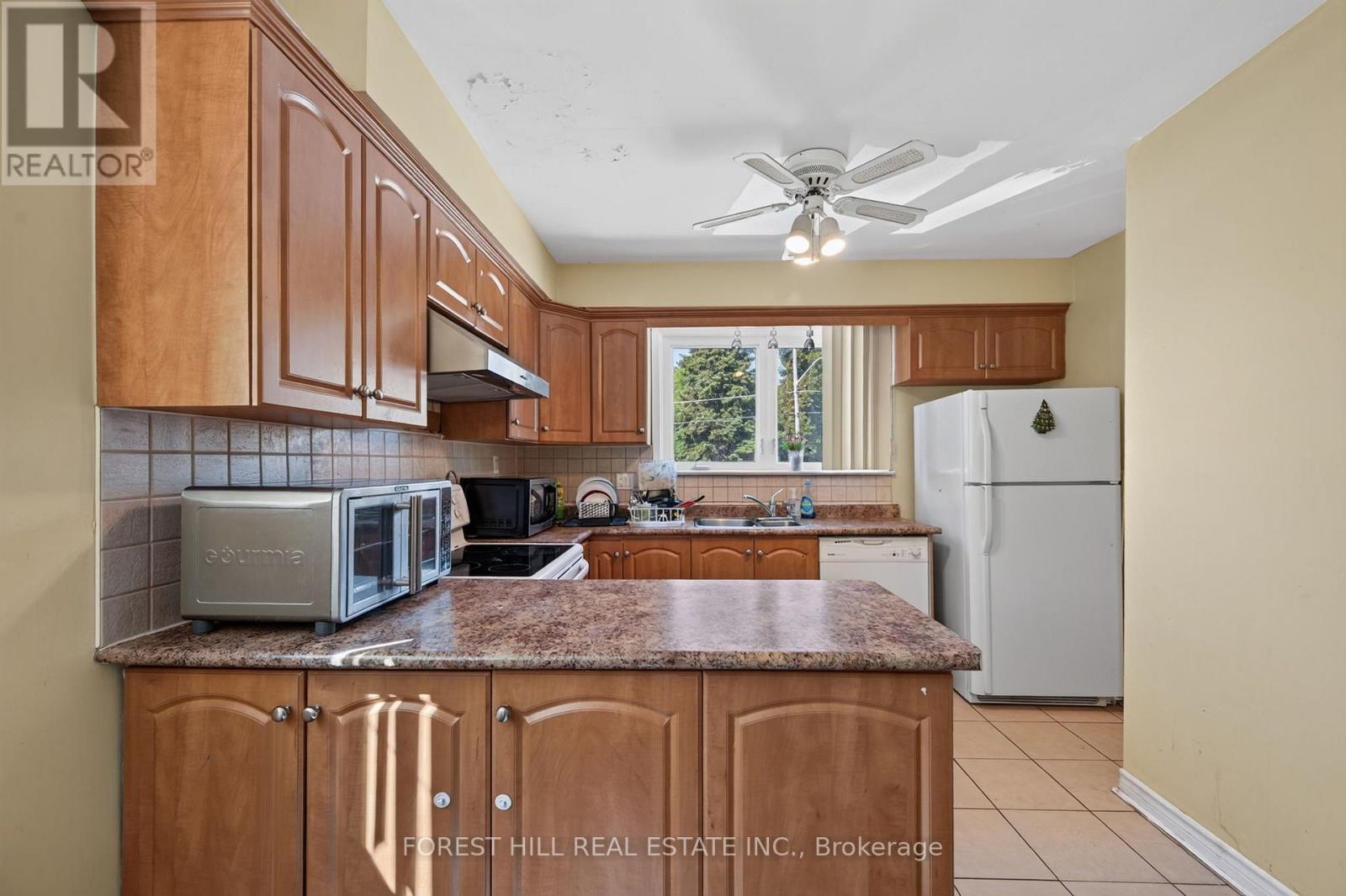 361 Blue Grass Boulevard, Richmond Hill, Ontario  L4C 3H3 - Photo 5 - N13699270