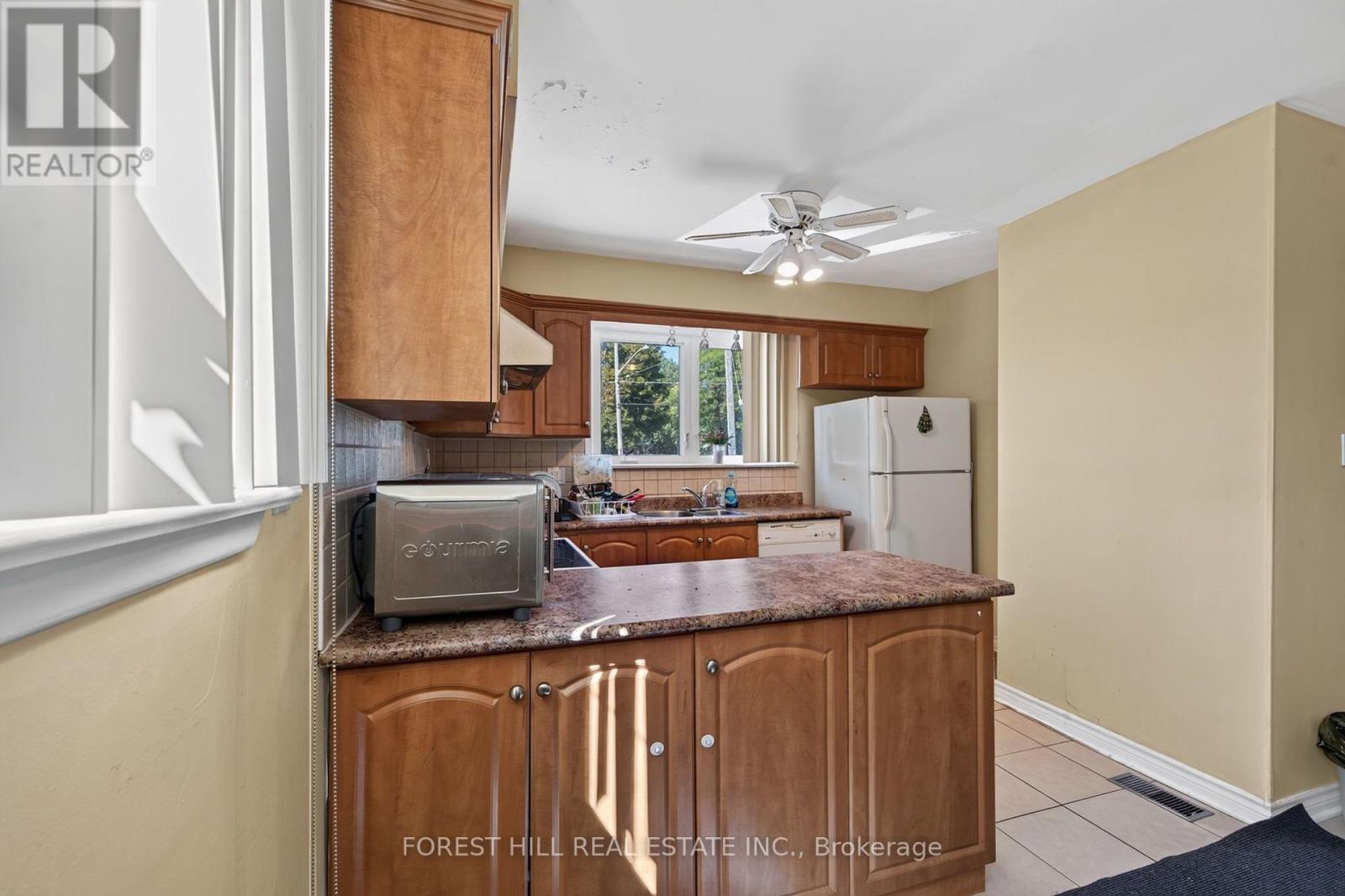 361 Blue Grass Boulevard, Richmond Hill, Ontario  L4C 3H3 - Photo 6 - N13699270