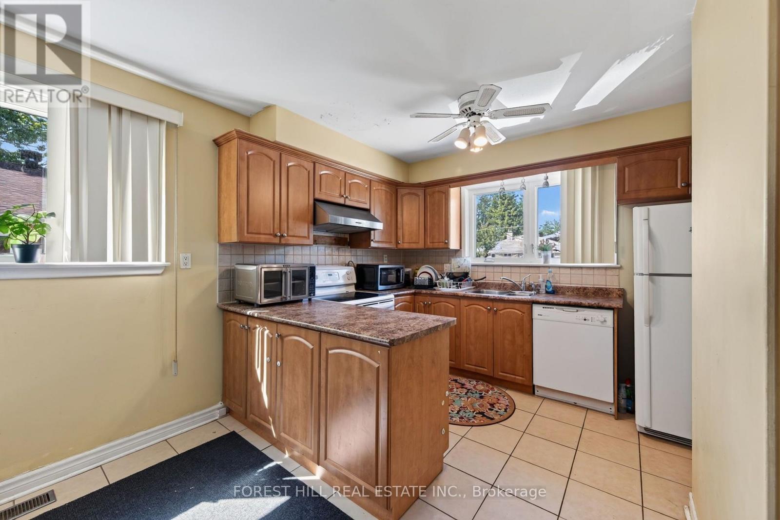 361 Blue Grass Boulevard, Richmond Hill, Ontario  L4C 3H3 - Photo 7 - N13699270