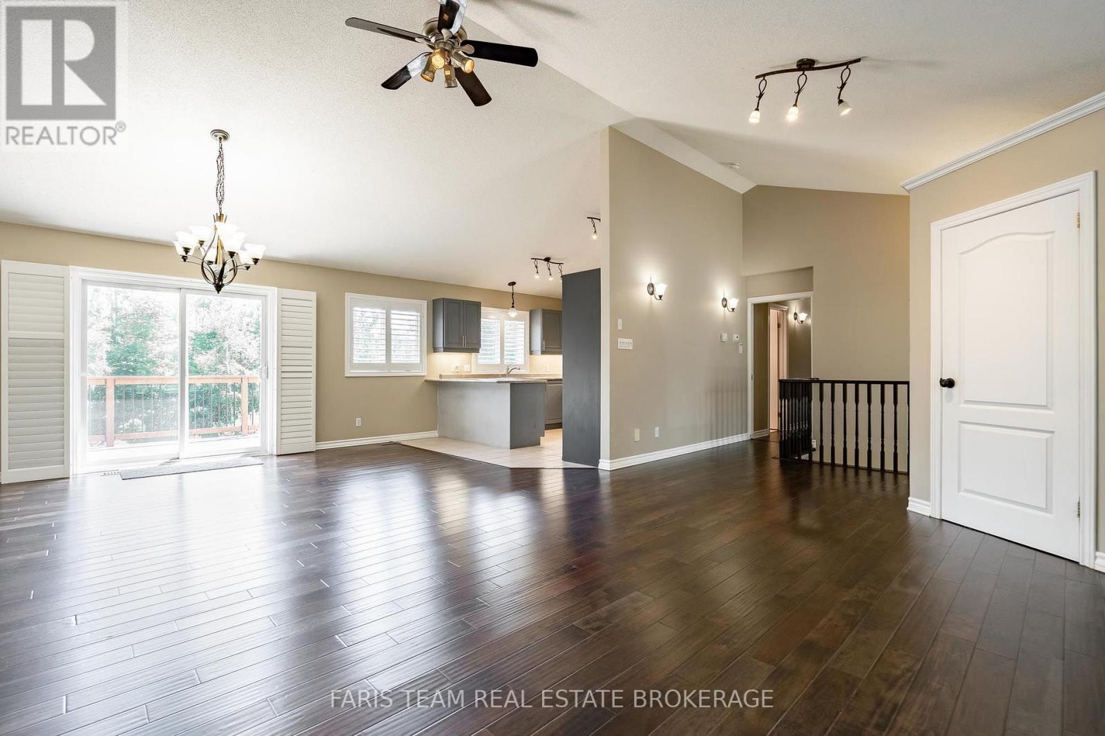 27 Bachly Avenue, Oro-Medonte (Moonstone), Ontario  L0K 1N0 - Photo 14 - S13699298