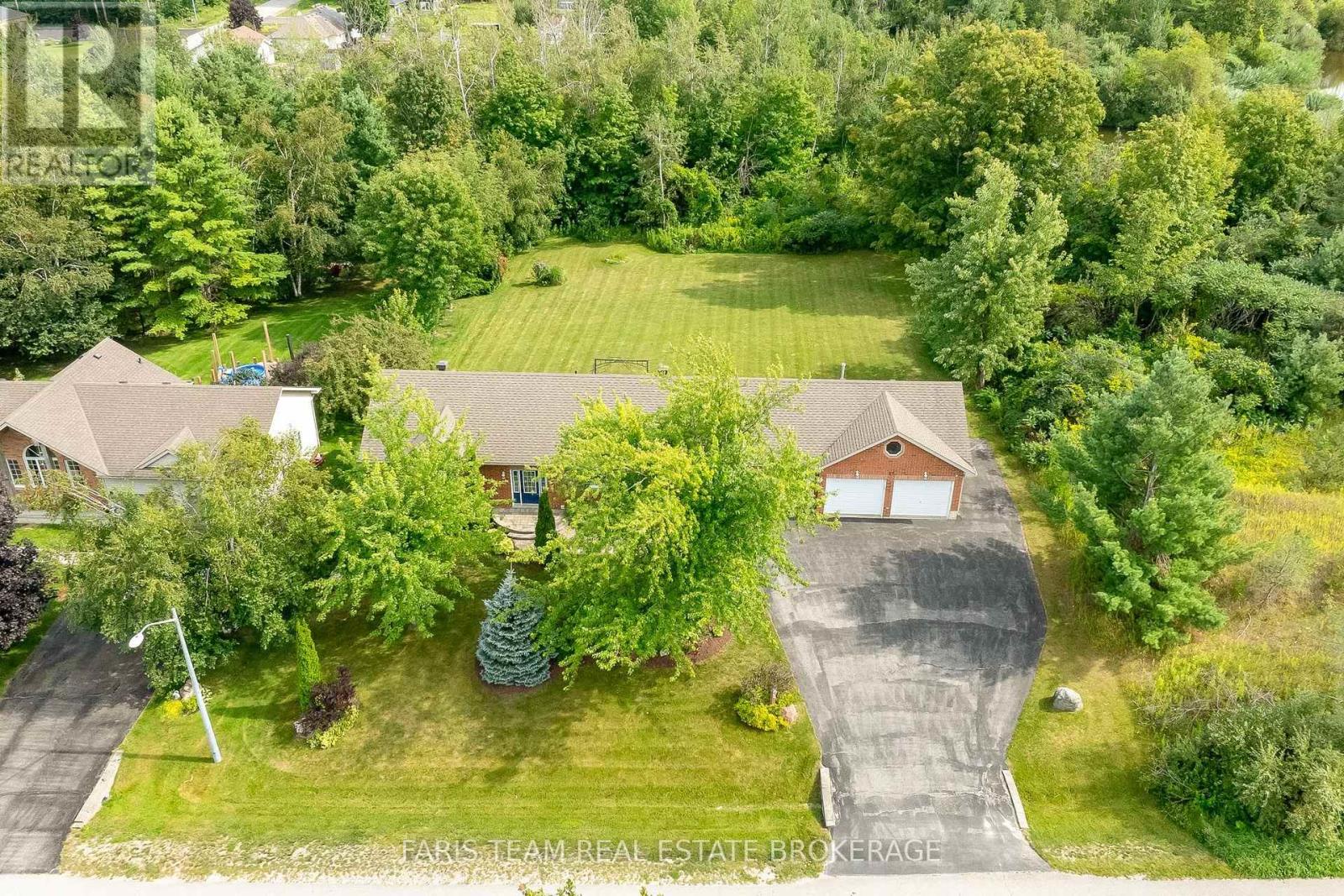 27 Bachly Avenue, Oro-Medonte (Moonstone), Ontario  L0K 1N0 - Photo 2 - S13699298