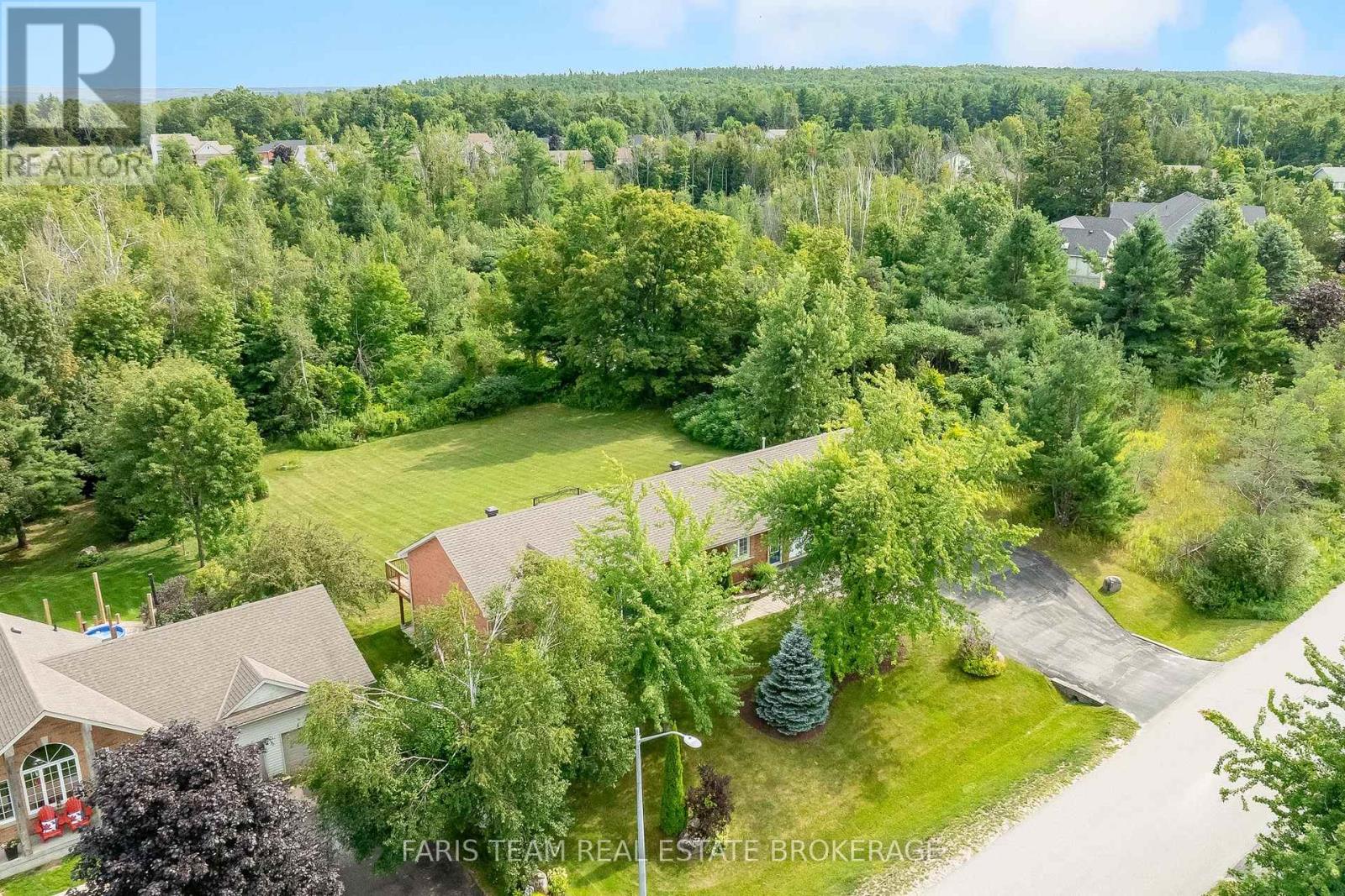 27 Bachly Avenue, Oro-Medonte (Moonstone), Ontario  L0K 1N0 - Photo 3 - S13699298