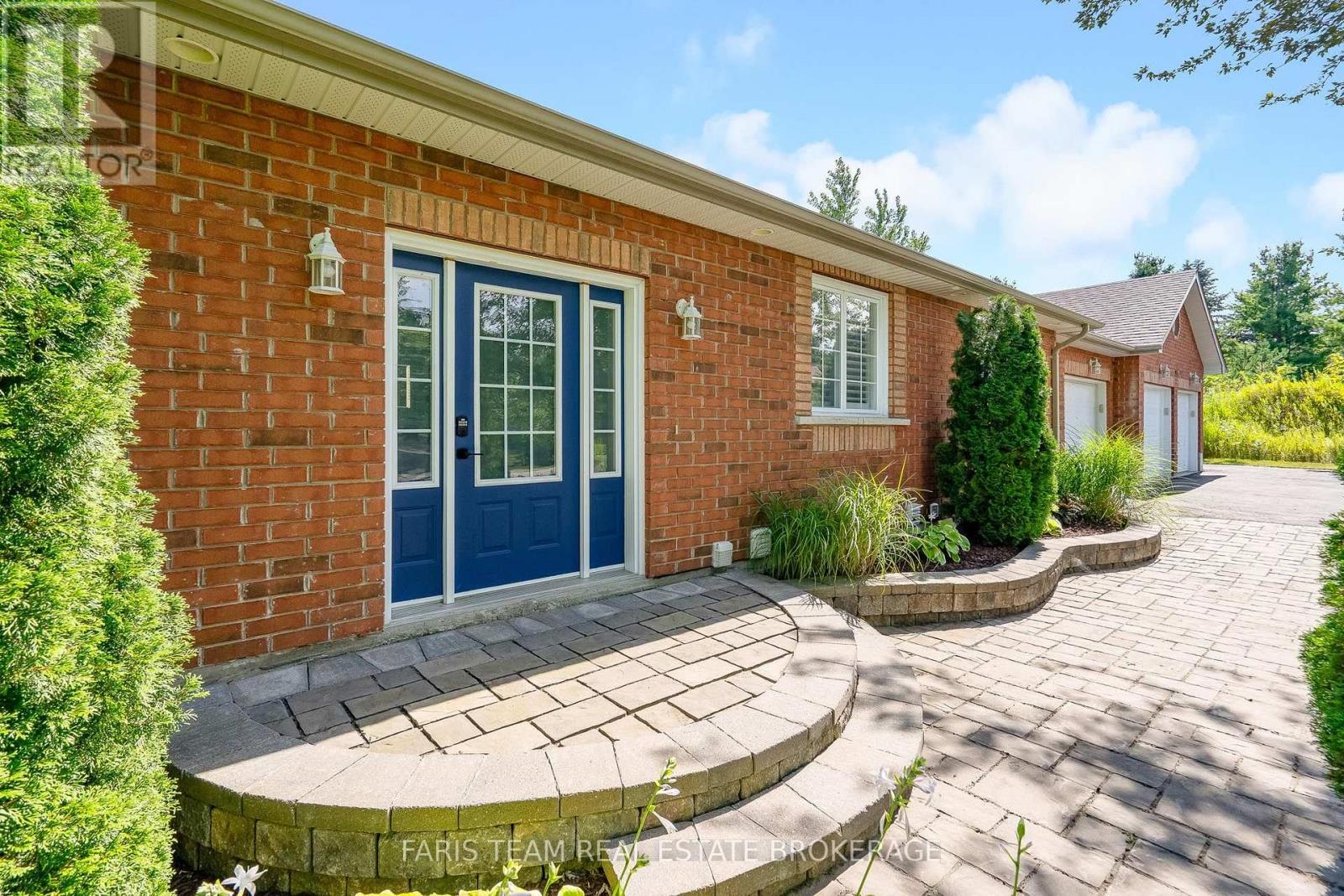 27 Bachly Avenue, Oro-Medonte (Moonstone), Ontario  L0K 1N0 - Photo 4 - S13699298