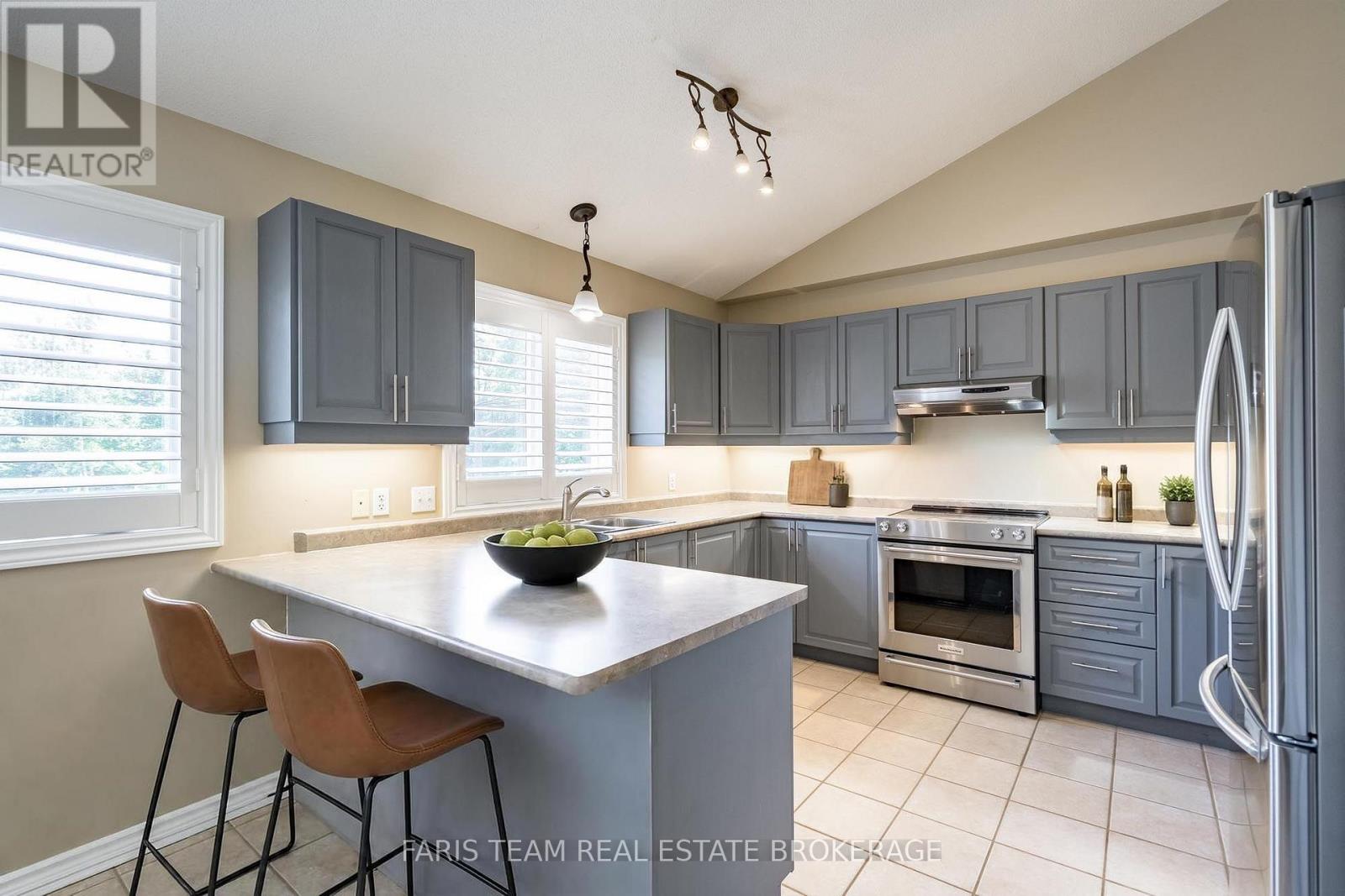 27 Bachly Avenue, Oro-Medonte (Moonstone), Ontario  L0K 1N0 - Photo 5 - S13699298