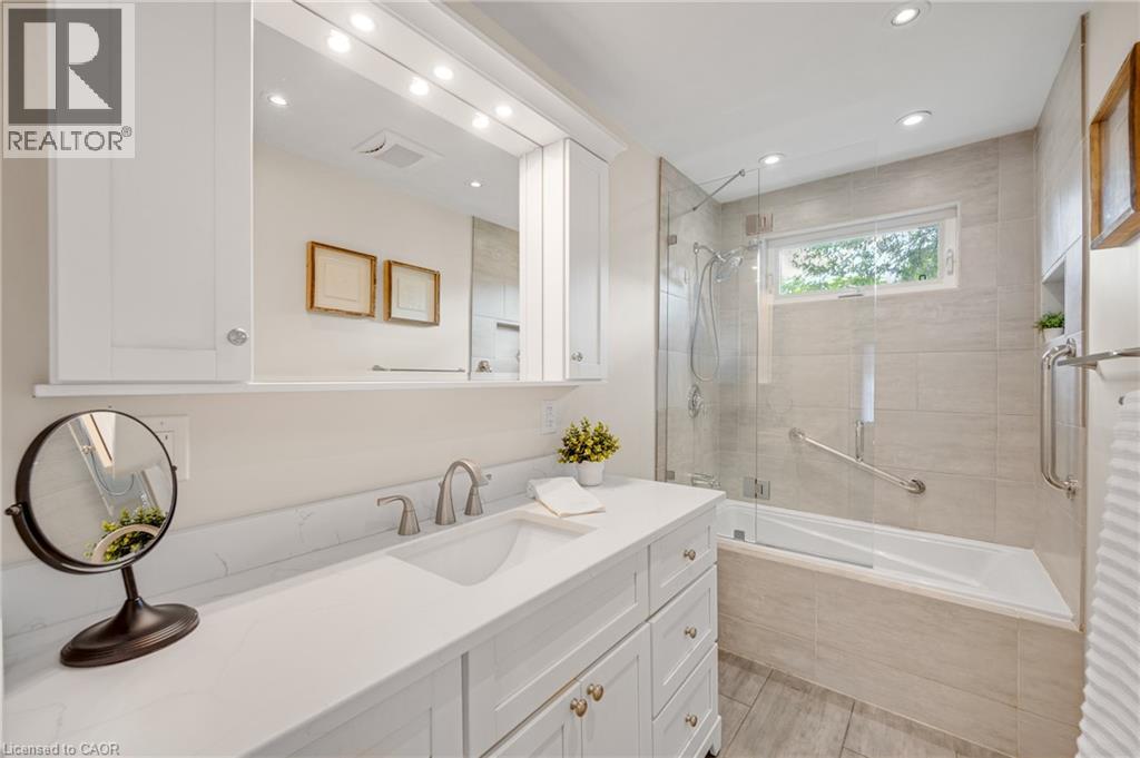 5073 Queen's Court, Burlington, Ontario  L7L 3Z1 - Photo 16 - 40856816