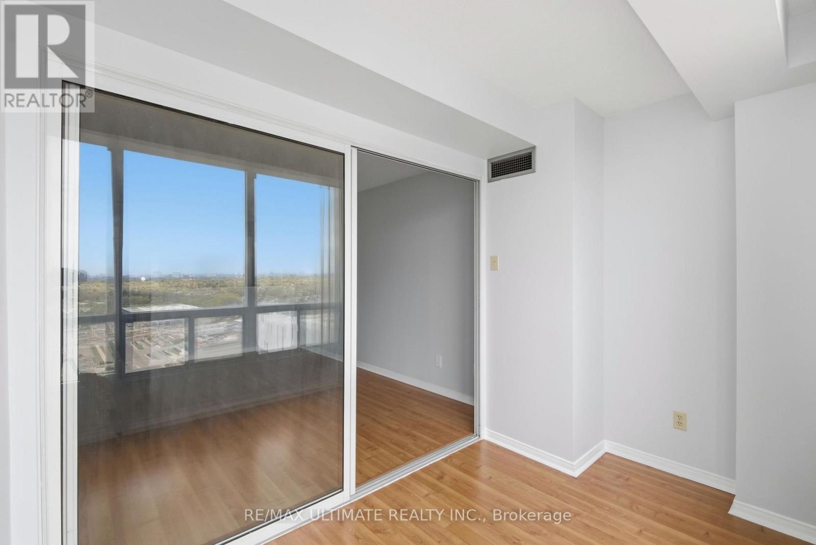 1614 - 115 Hillcrest Avenue, Mississauga, Ontario  L5B 3Y9 - Photo 10 - W13699228