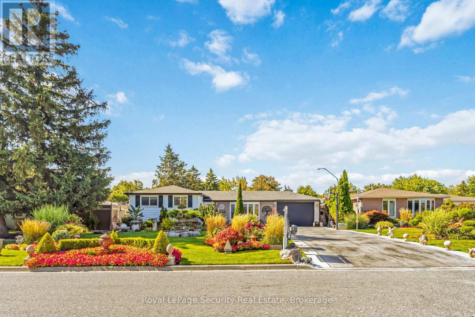53 DUNBLAINE CRESCENT, Brampton, Ontario