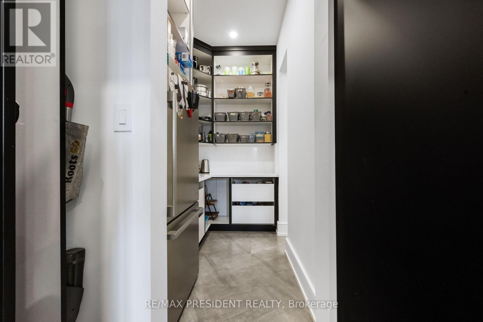 1081 Ogden Avenue, Mississauga, Ontario  L5E 2G7 - Photo 17 - W13699288