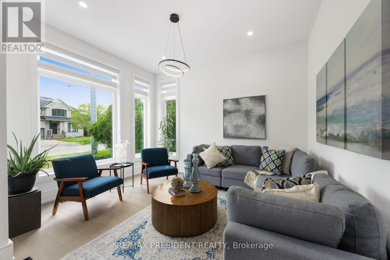 1081 Ogden Avenue, Mississauga, Ontario  L5E 2G7 - Photo 4 - W13699288