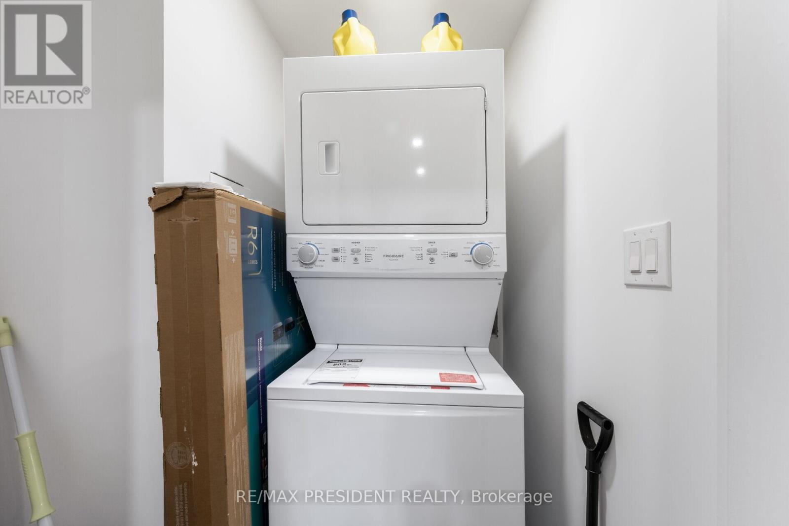 1081 Ogden Avenue, Mississauga, Ontario  L5E 2G7 - Photo 47 - W13699288